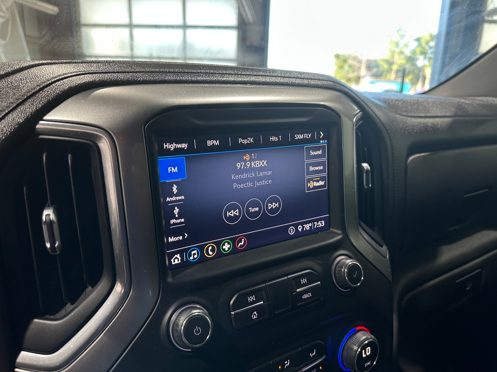Thumbnail: 2020 Chevrolet Silverado 1500 - 4