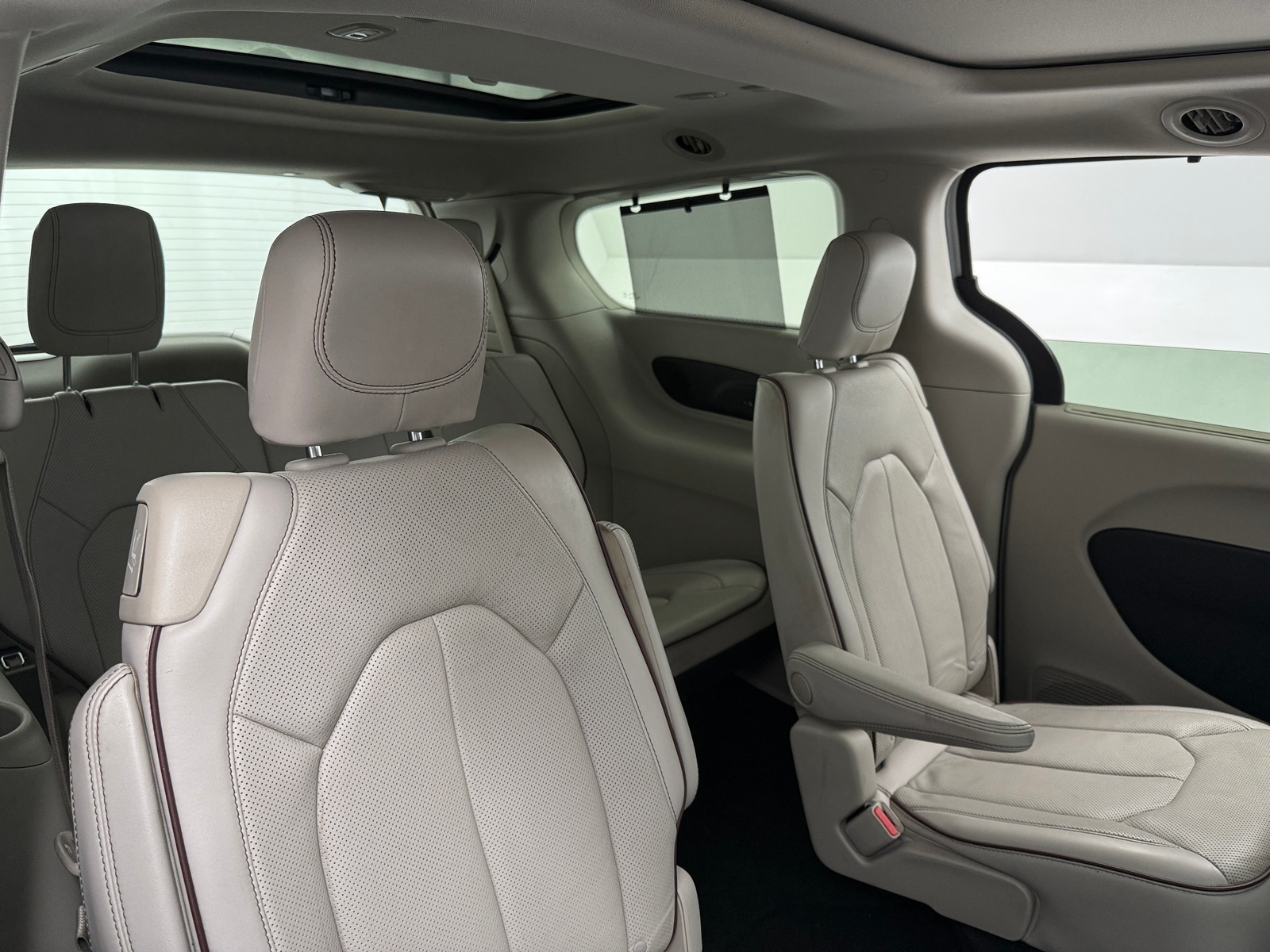 Thumbnail: 2020 Chrysler Pacifica - 5