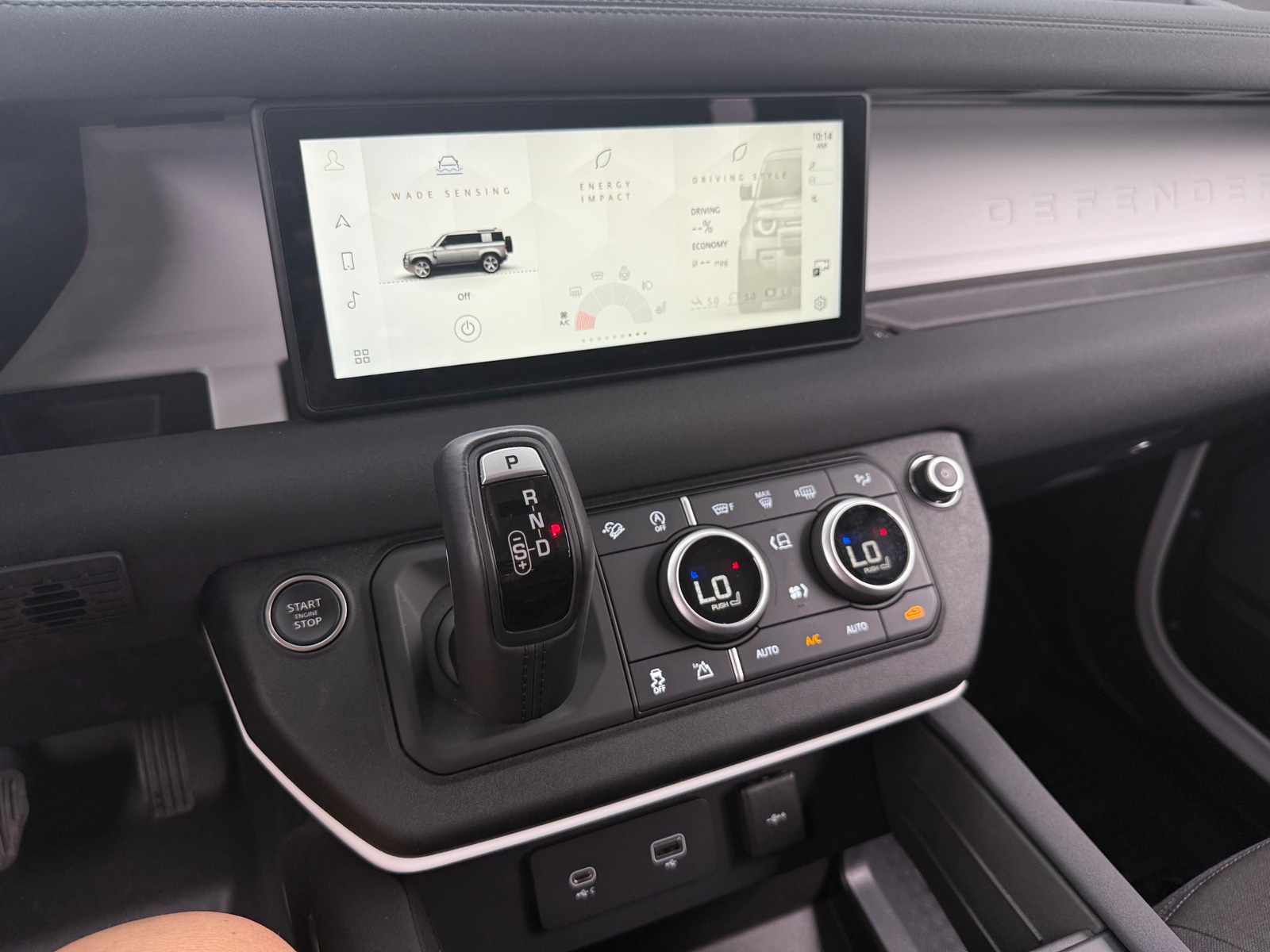 Thumbnail: 2023 Land Rover Defender - 4