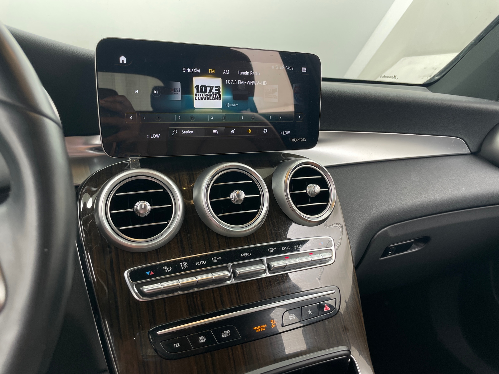 Thumbnail: 2022 Mercedes-Benz GLC - 3