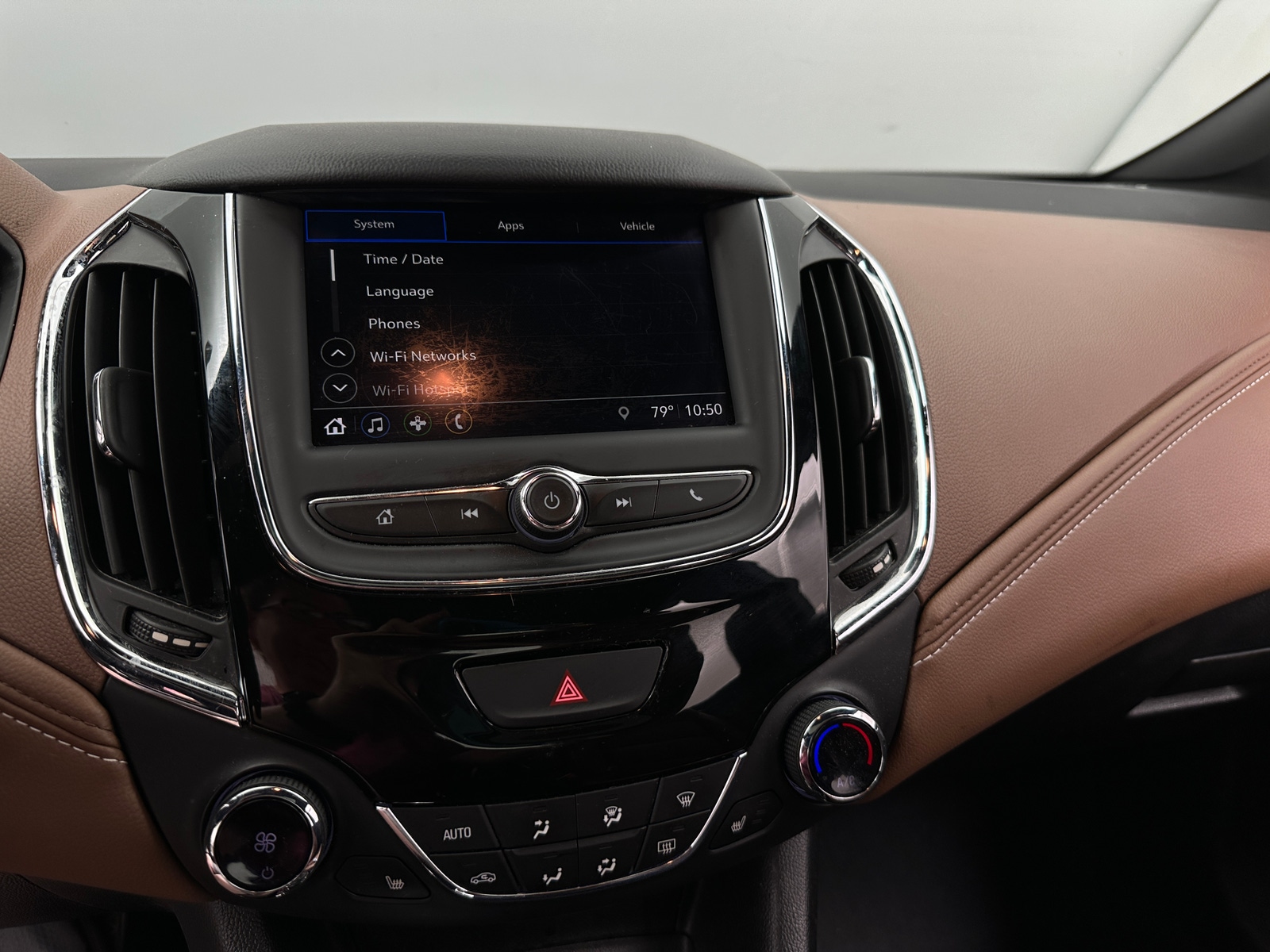 Thumbnail: 2019 Chevrolet Cruze - 3