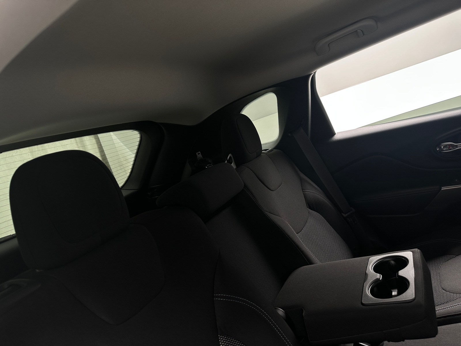 Thumbnail: 2019 Jeep Cherokee - 6