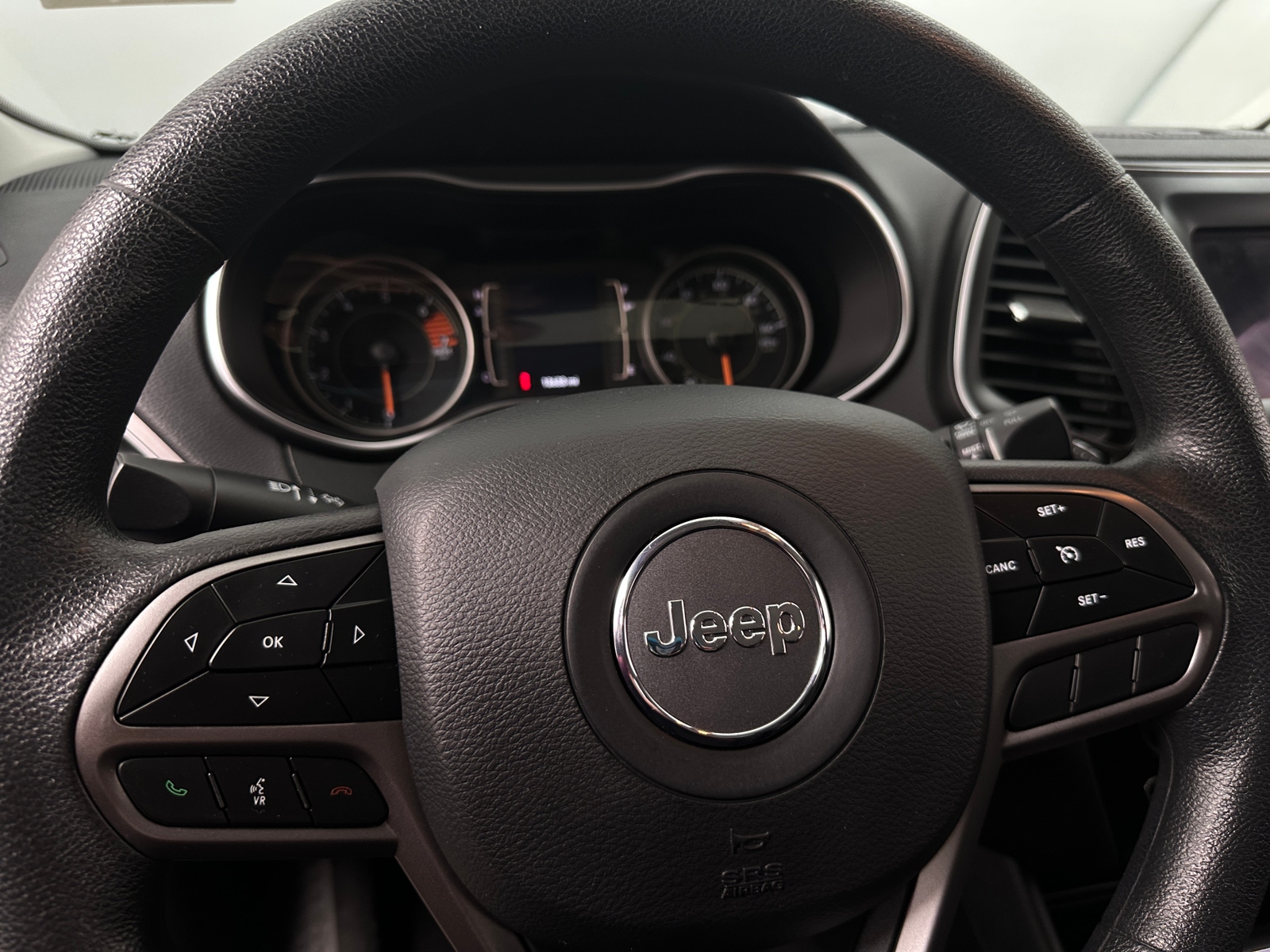 Thumbnail: 2019 Jeep Cherokee - 5