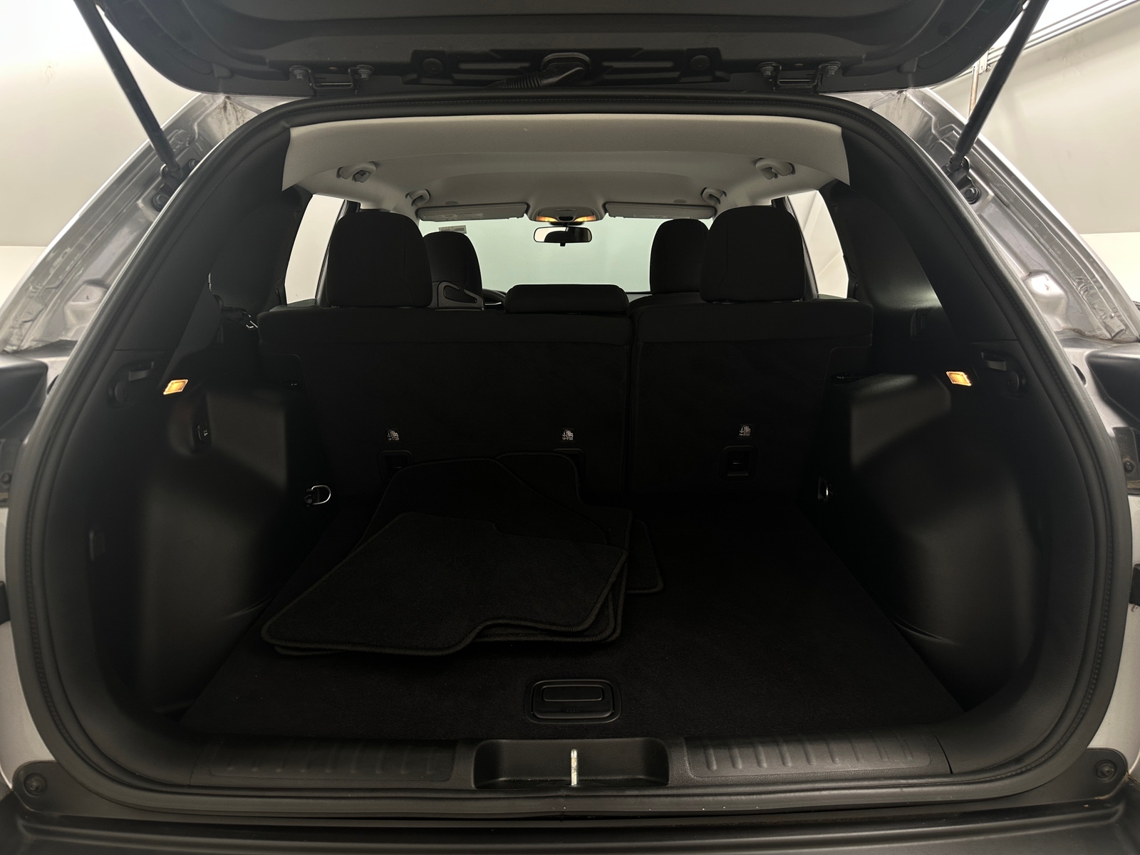 Thumbnail: 2019 Jeep Cherokee - 7