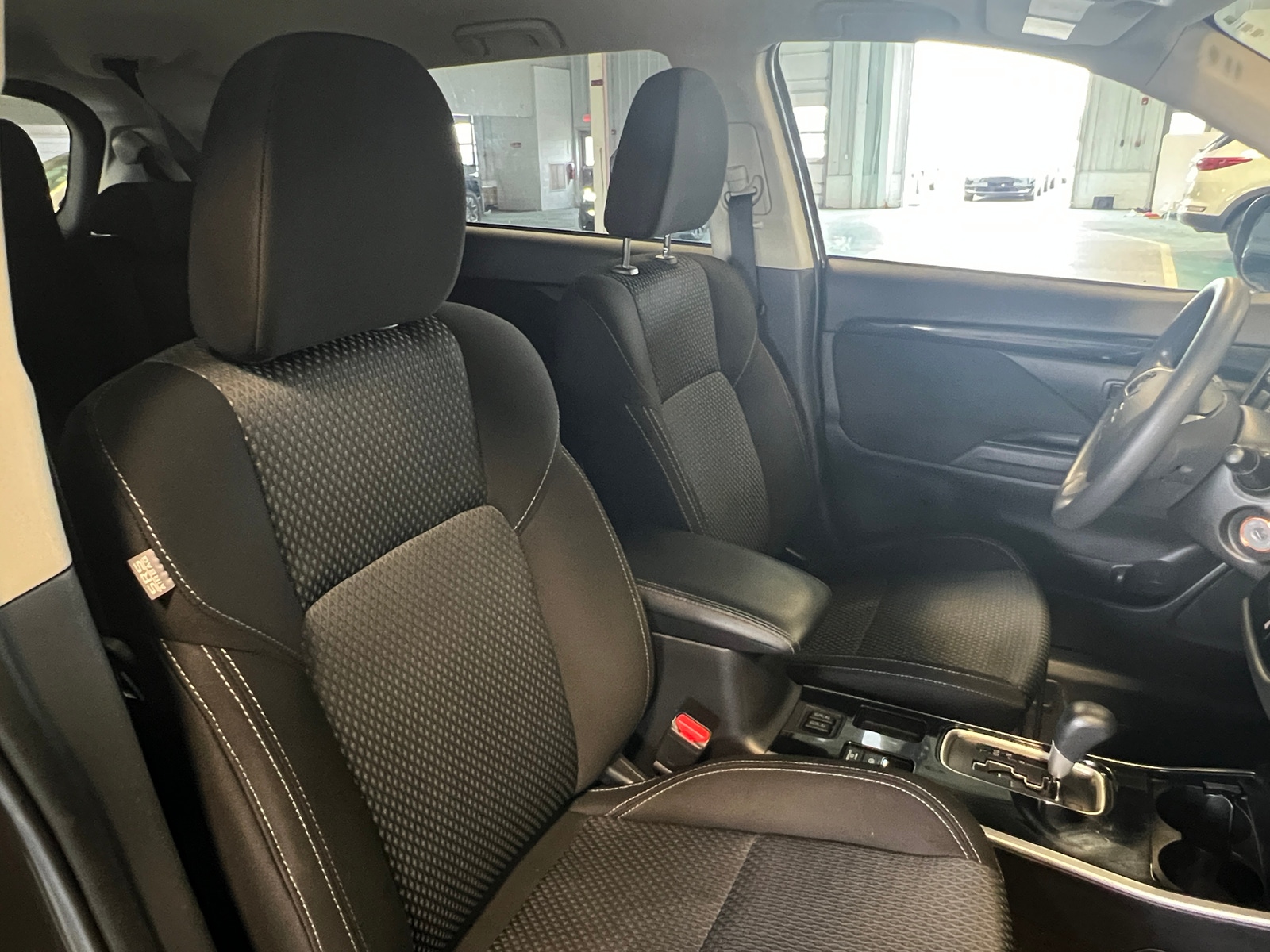 Thumbnail: 2020 Mitsubishi Outlander - 2
