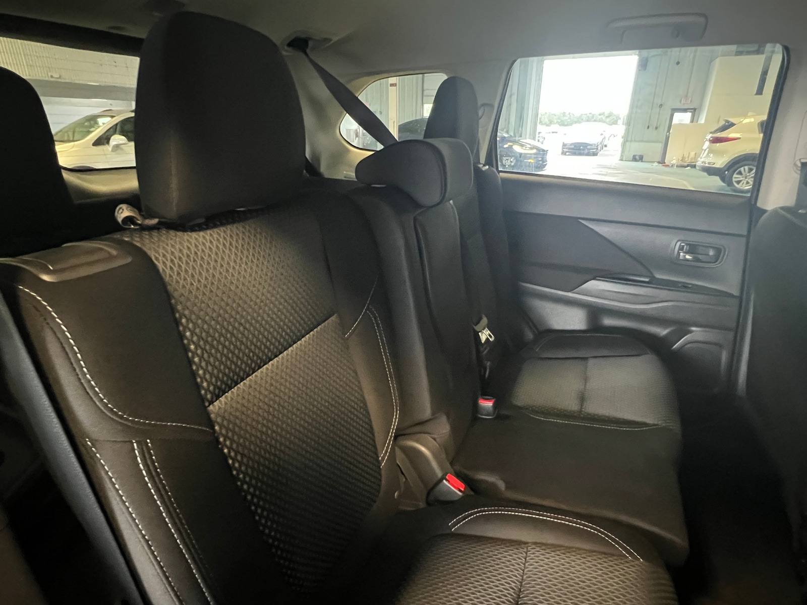 Thumbnail: 2020 Mitsubishi Outlander - 6