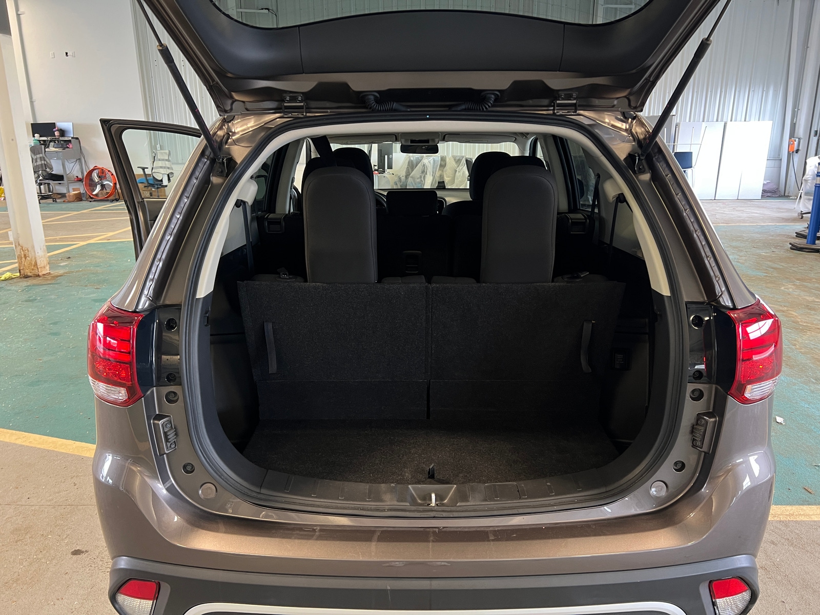 Thumbnail: 2020 Mitsubishi Outlander - 7