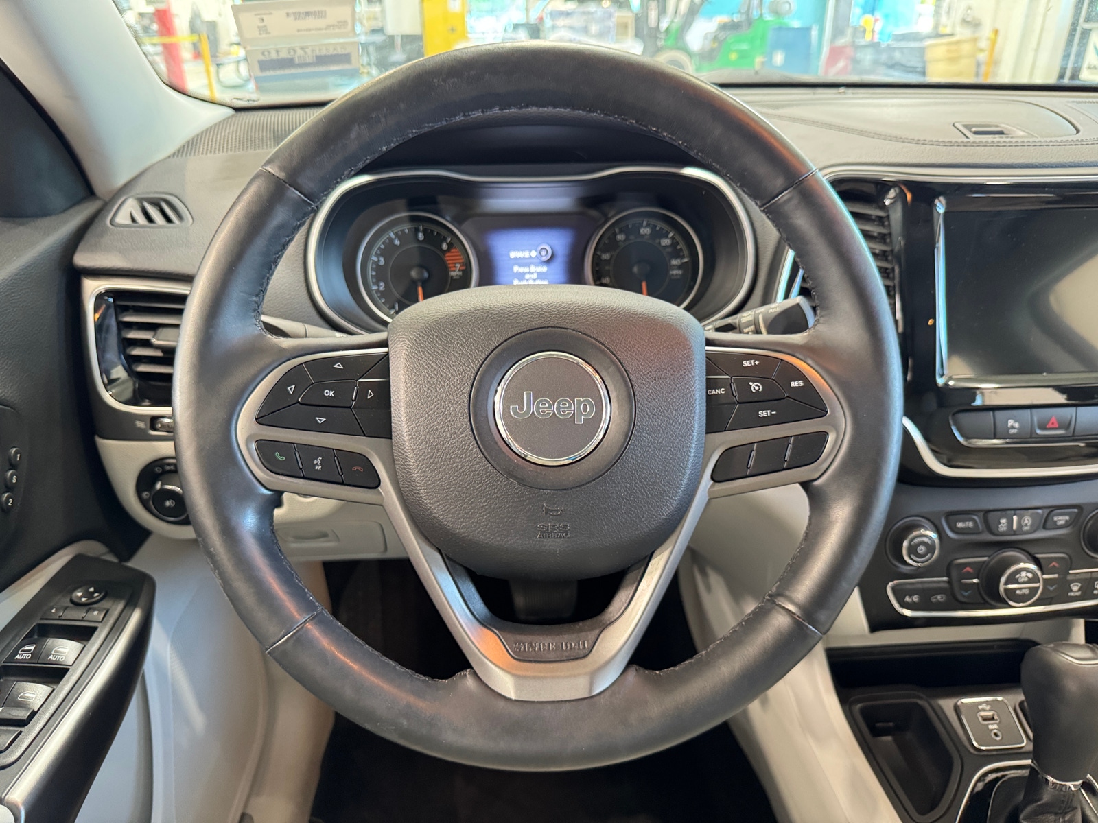 Thumbnail: 2019 Jeep Cherokee - 4
