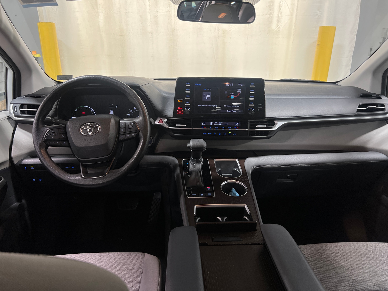 Thumbnail: 2022 Toyota Sienna - 3