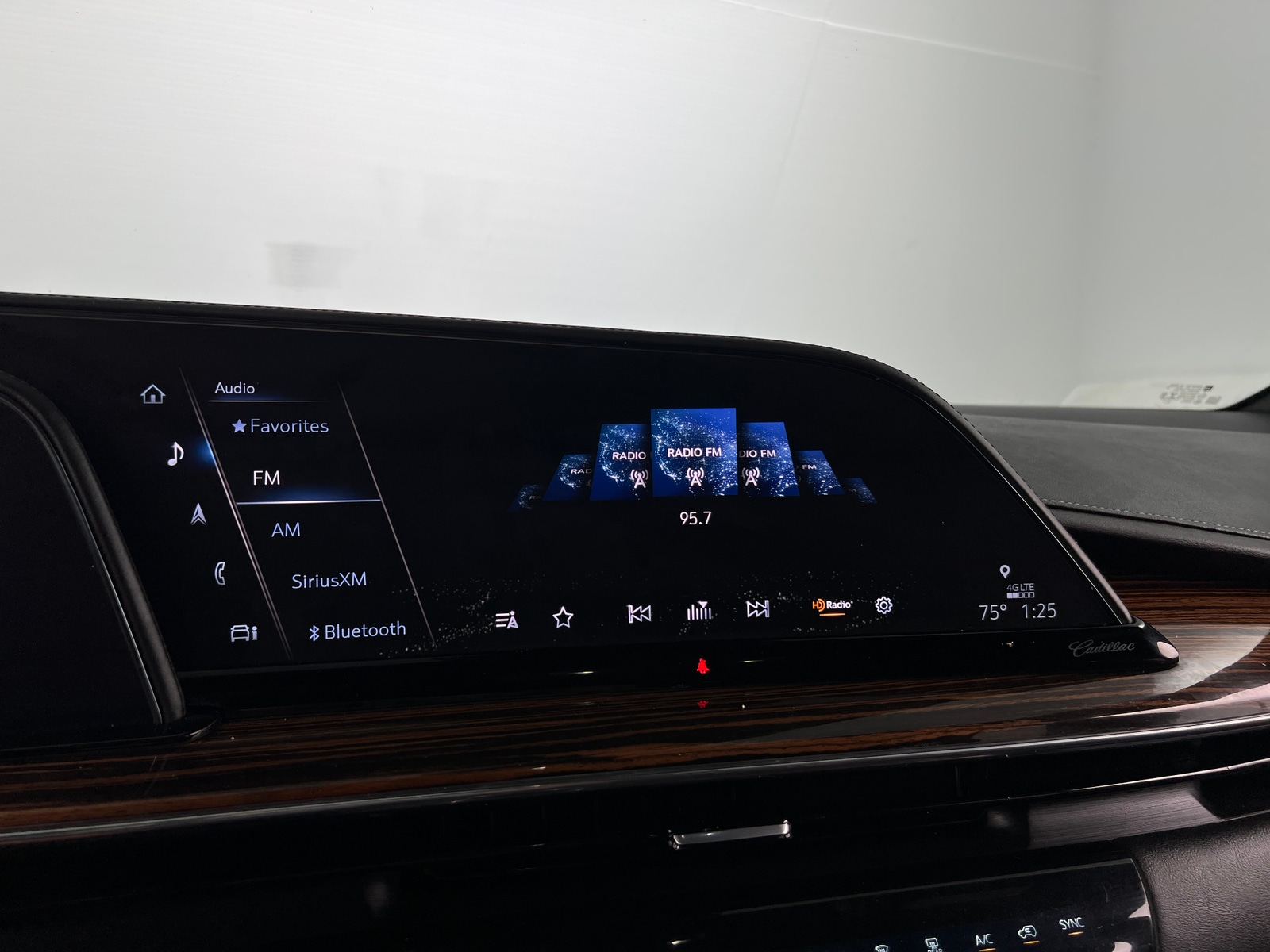 Thumbnail: 2021 Cadillac Escalade - 3