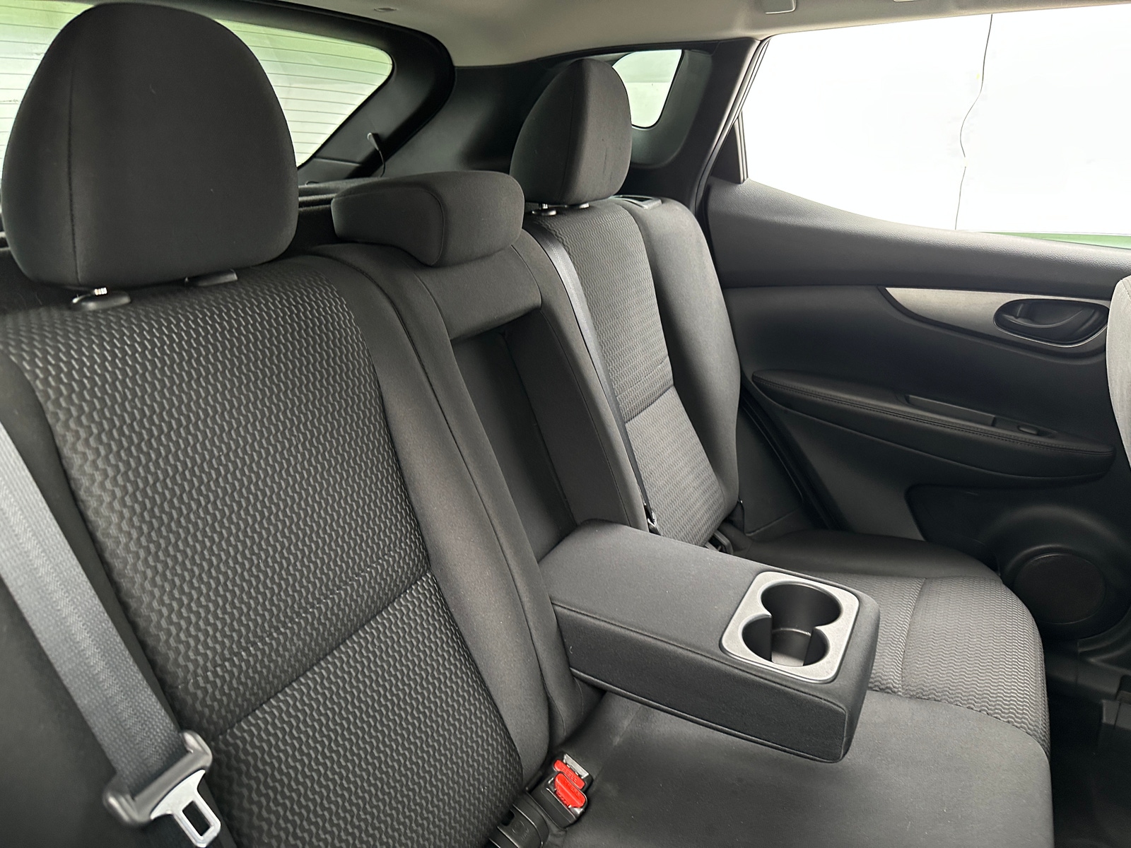 Thumbnail: 2017 Nissan Rogue Sport - 6