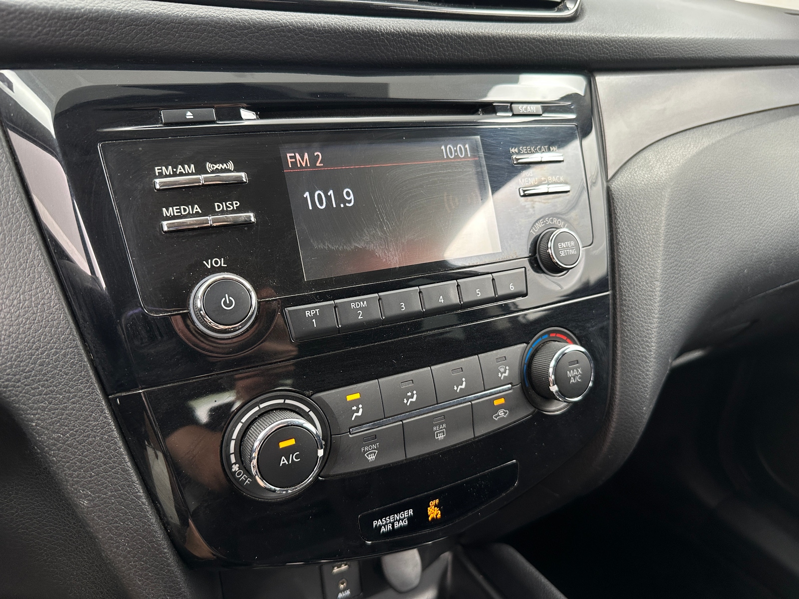 Thumbnail: 2017 Nissan Rogue Sport - 4