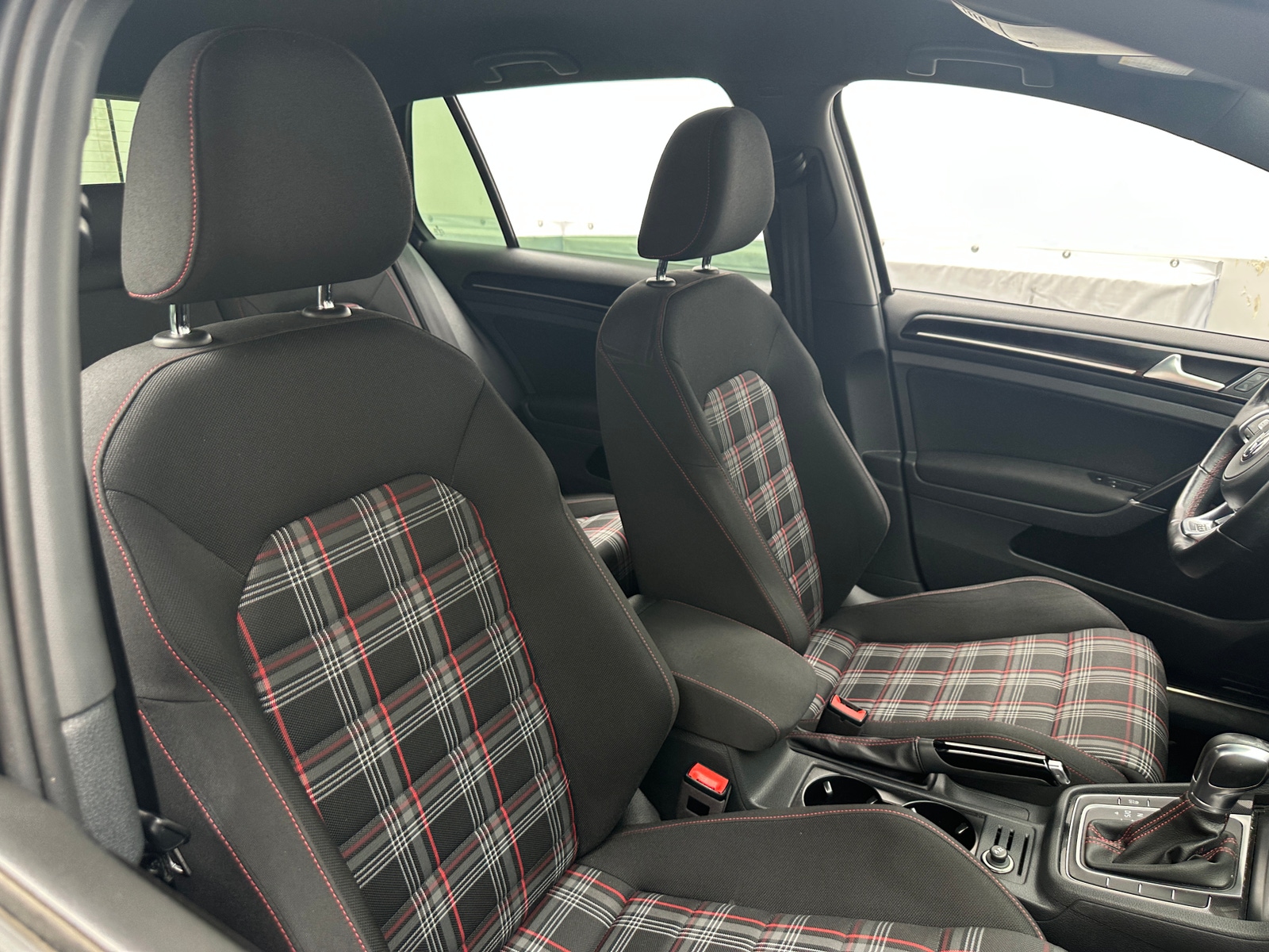Thumbnail: 2017 Volkswagen Golf - 2