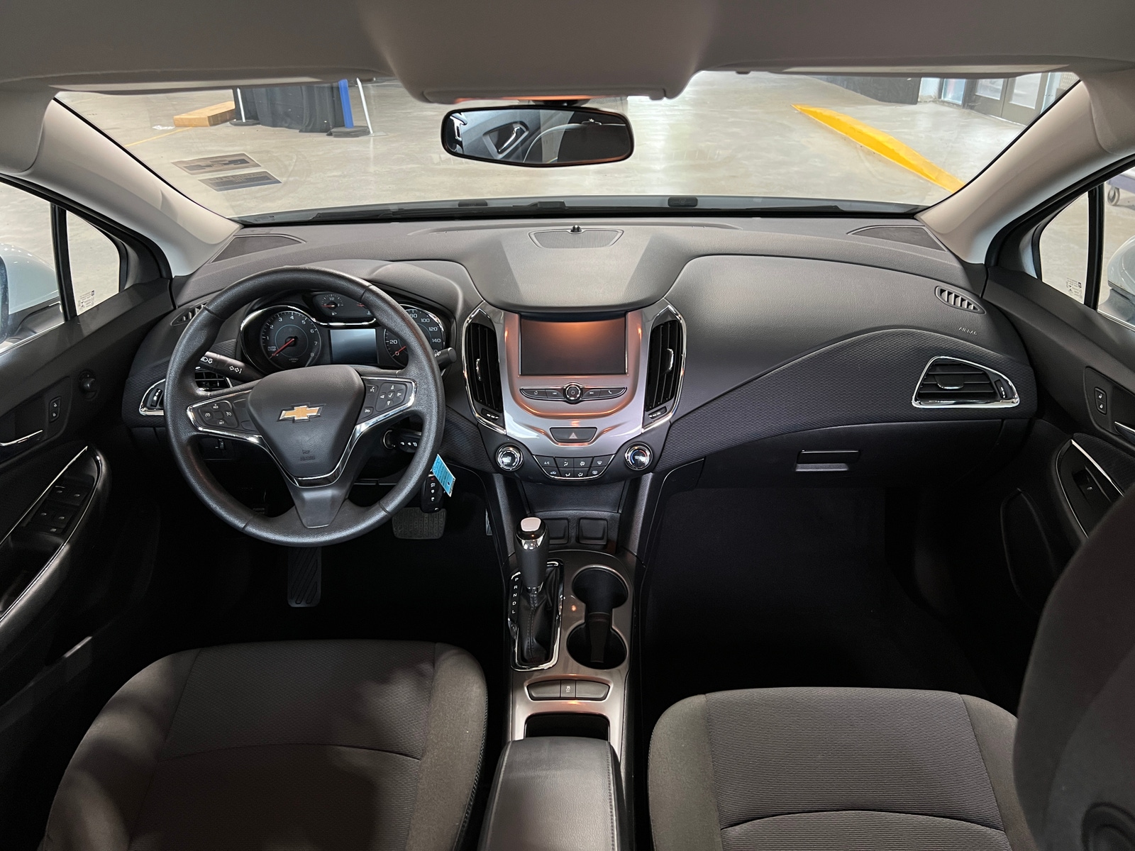 Thumbnail: 2018 Chevrolet Cruze - 3