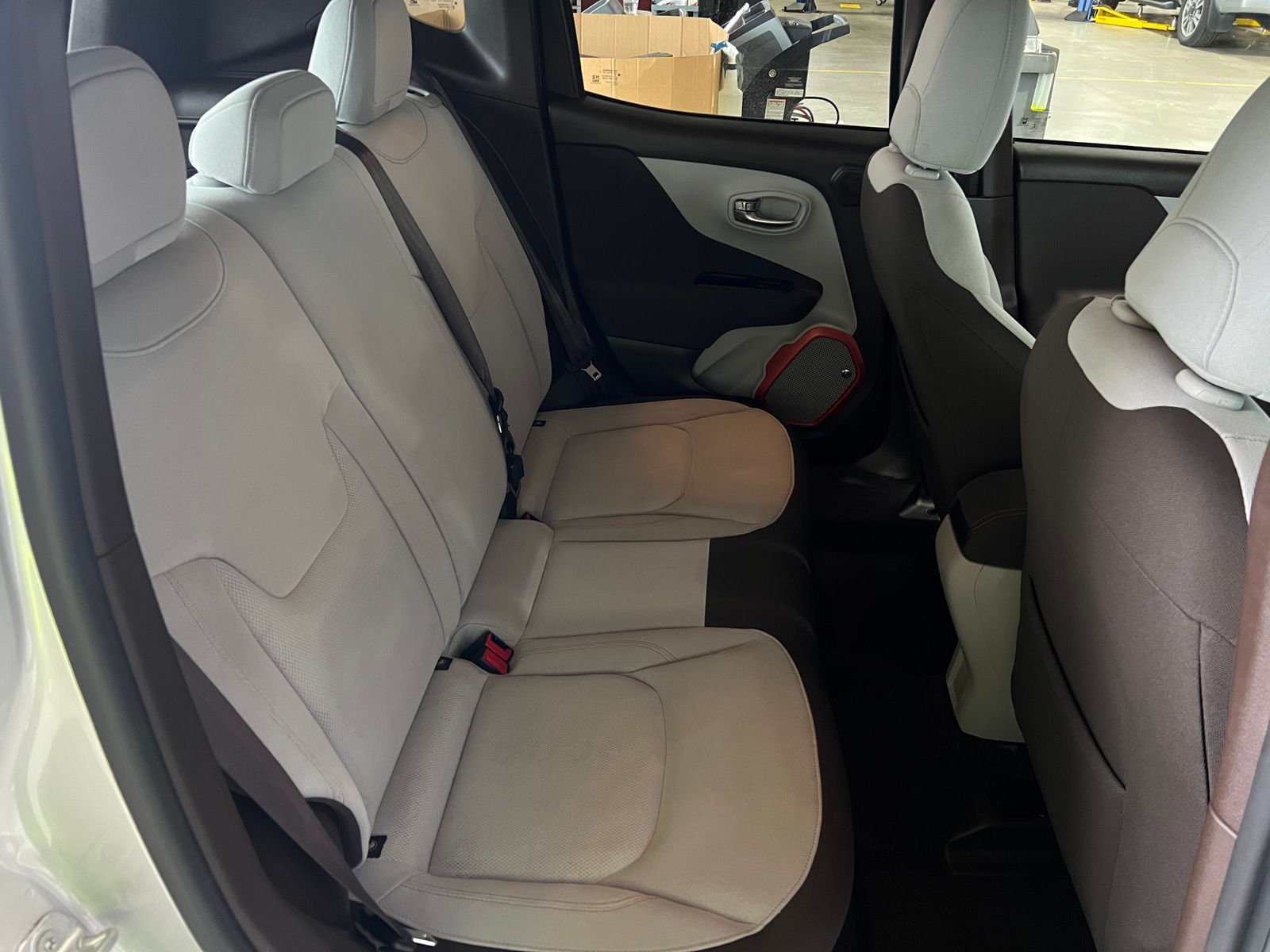 Thumbnail: 2016 Jeep Renegade - 6