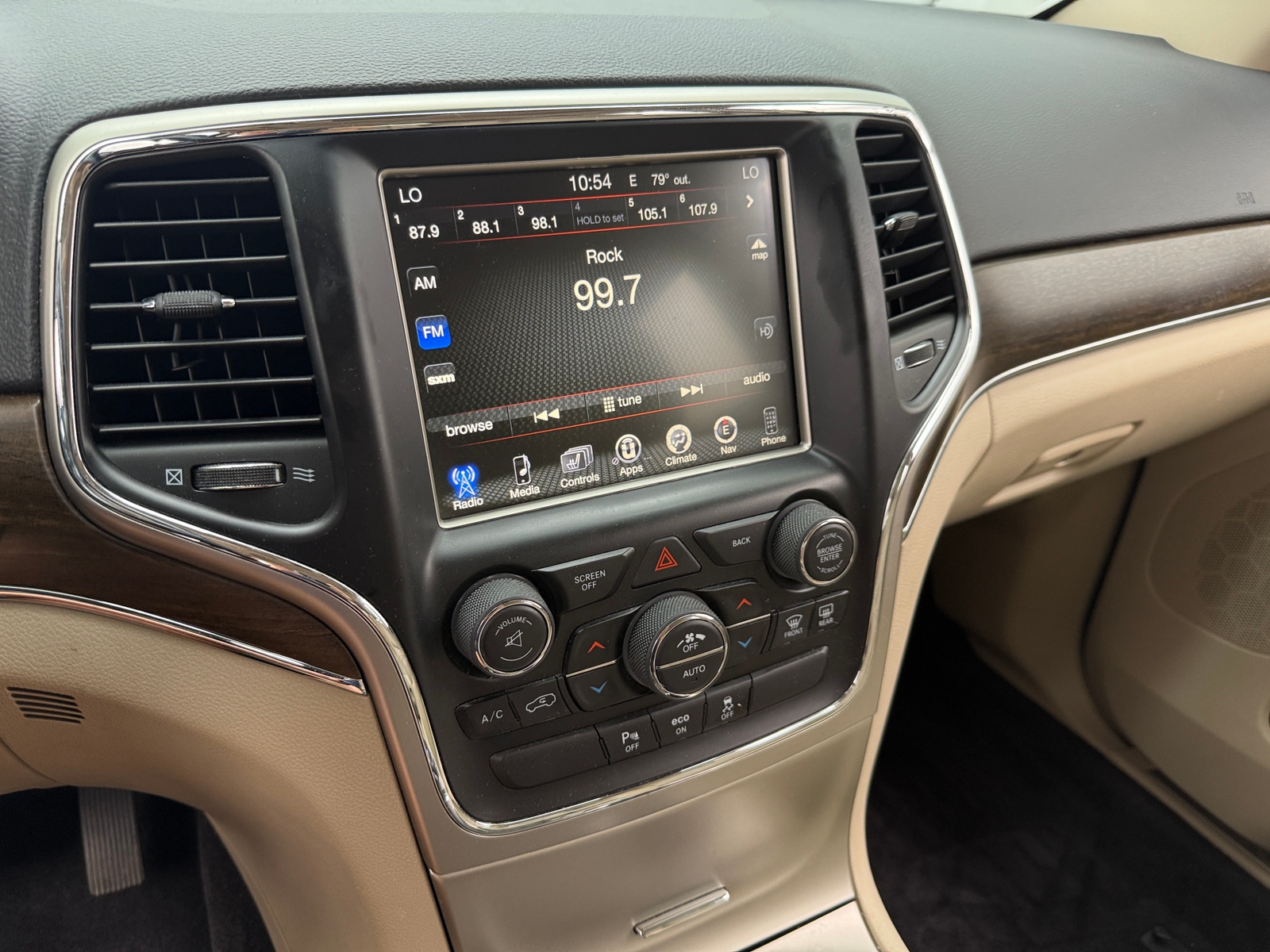 Thumbnail: 2015 Jeep Grand Cherokee - 3