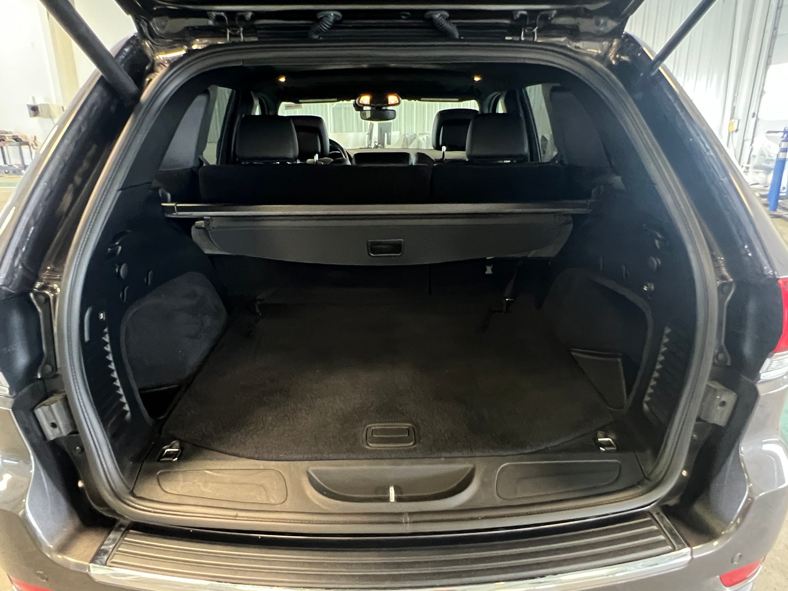 Thumbnail: 2020 Jeep Grand Cherokee - 6