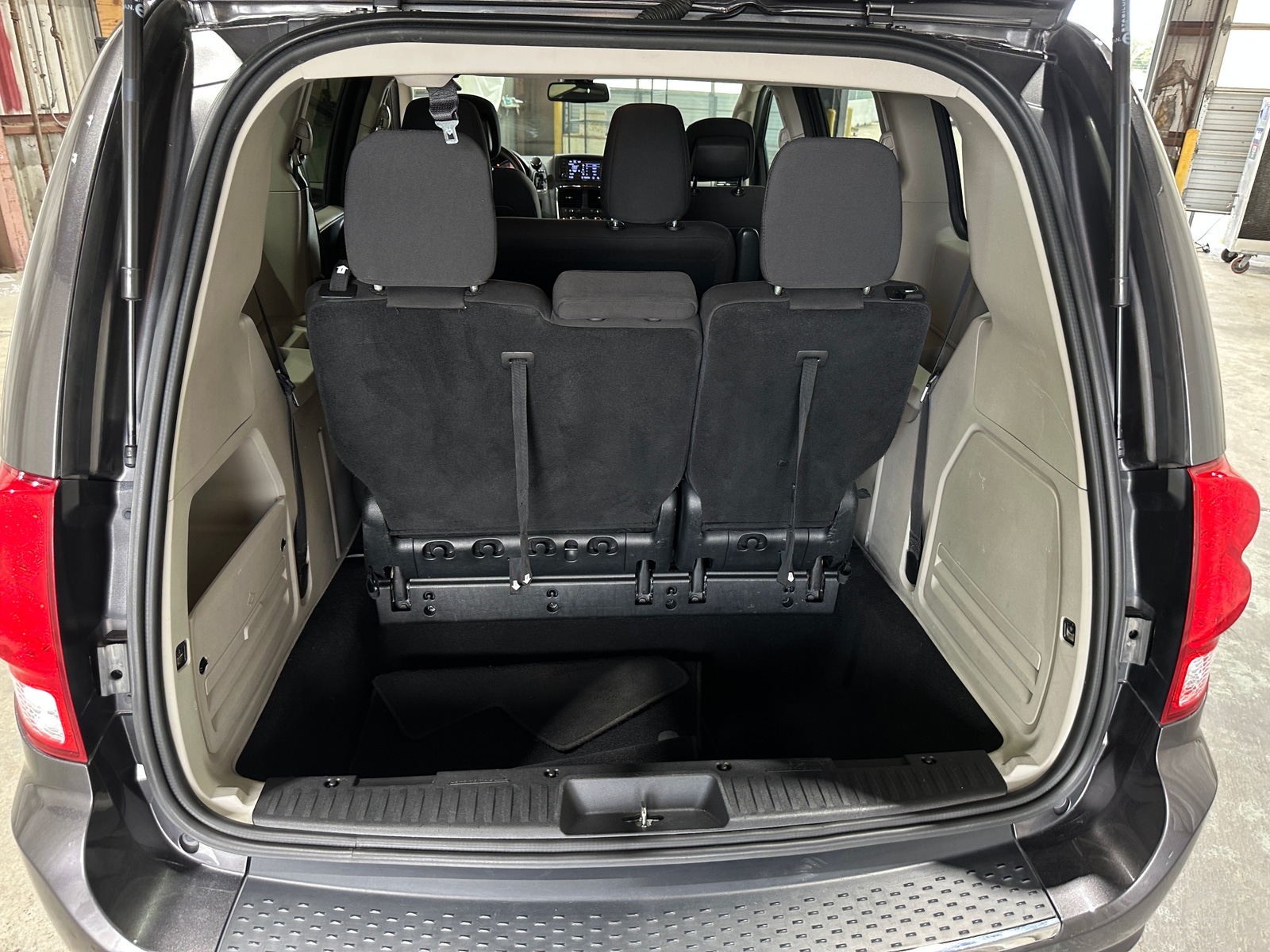 Thumbnail: 2020 Dodge Grand Caravan - 7