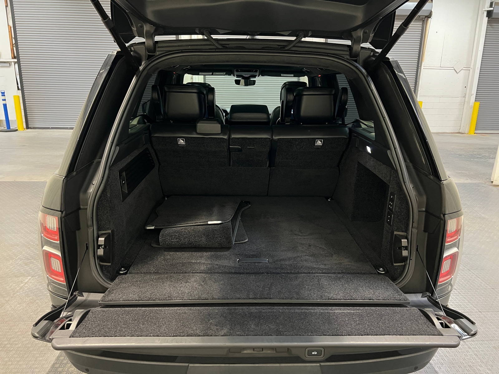 Thumbnail: 2021 Land Rover Range Rover - 6