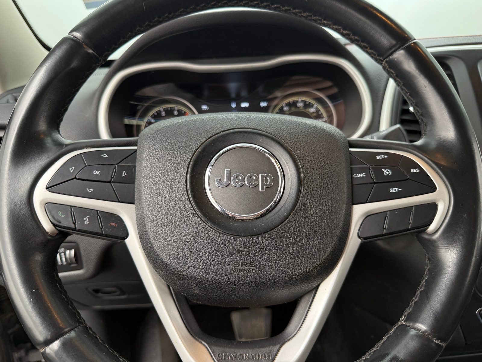 Thumbnail: 2018 Jeep Cherokee - 5