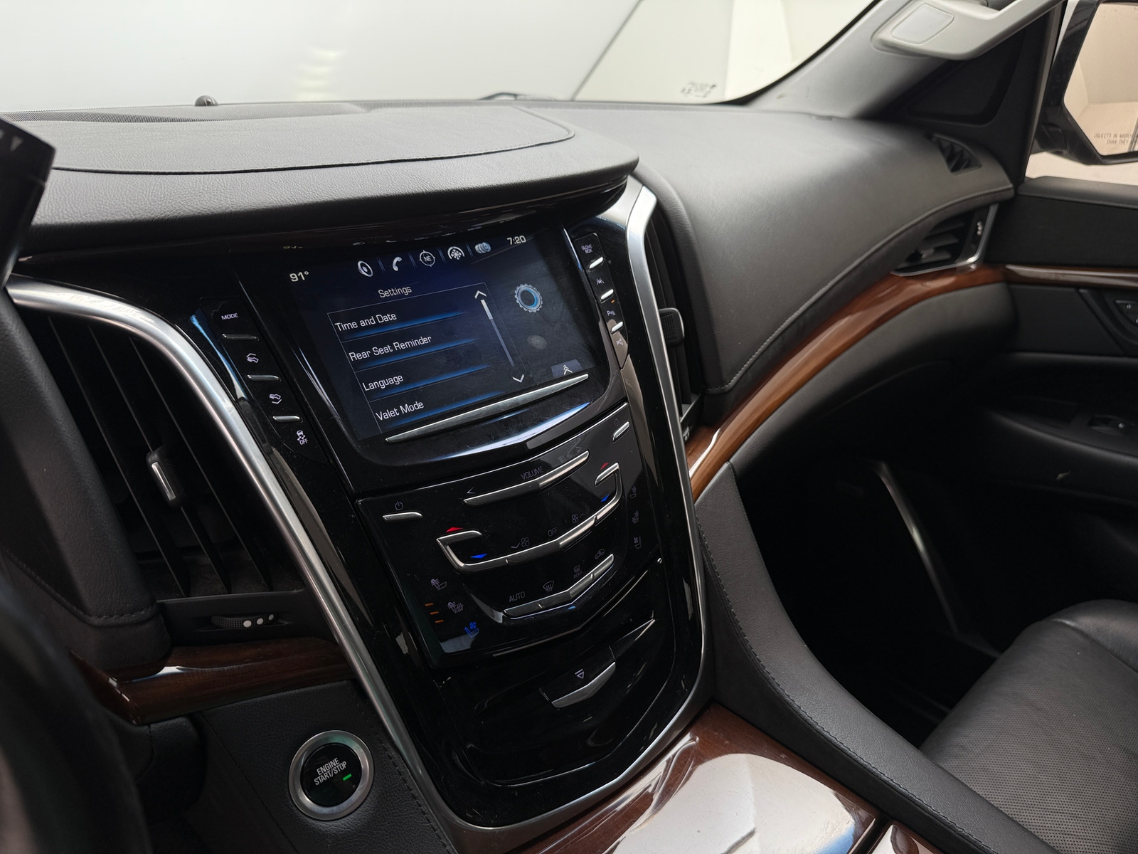 Thumbnail: 2019 Cadillac Escalade - 3