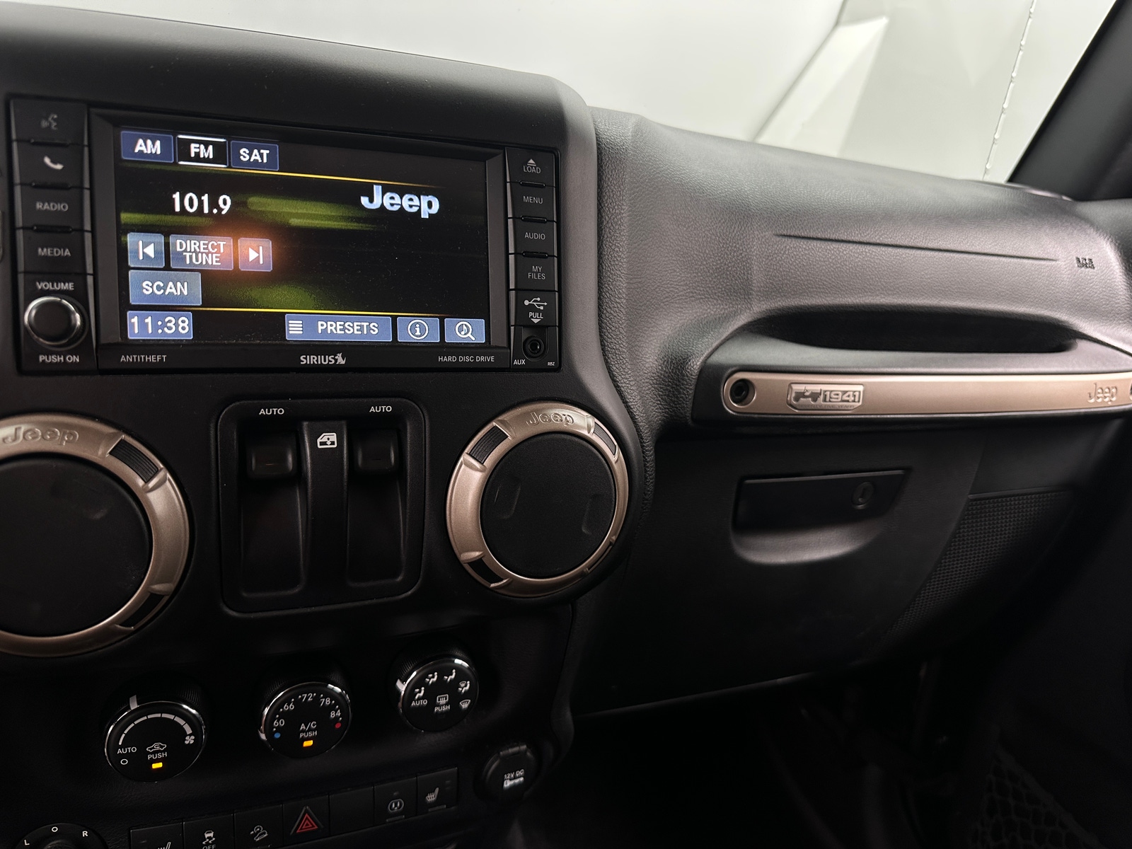 Thumbnail: 2017 Jeep Wrangler - 3