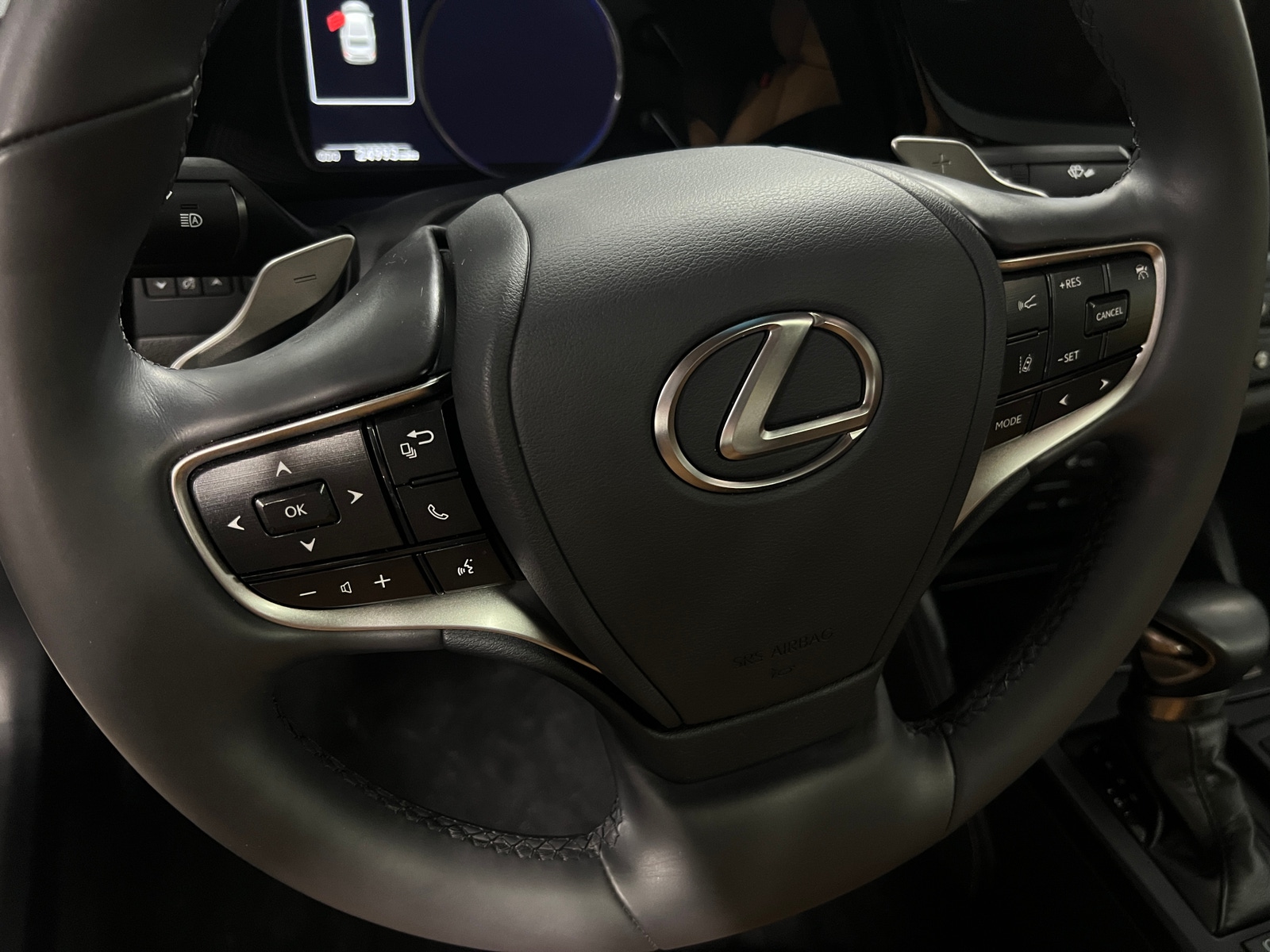 Thumbnail: 2022 Lexus ES - 4