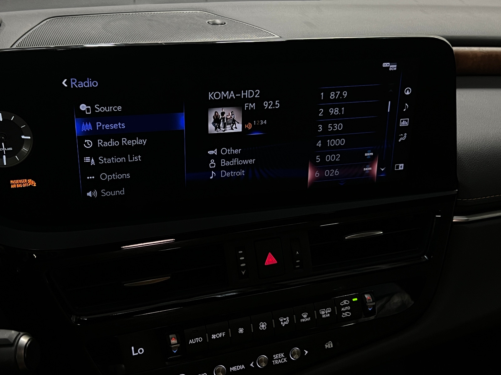 Thumbnail: 2022 Lexus ES - 3