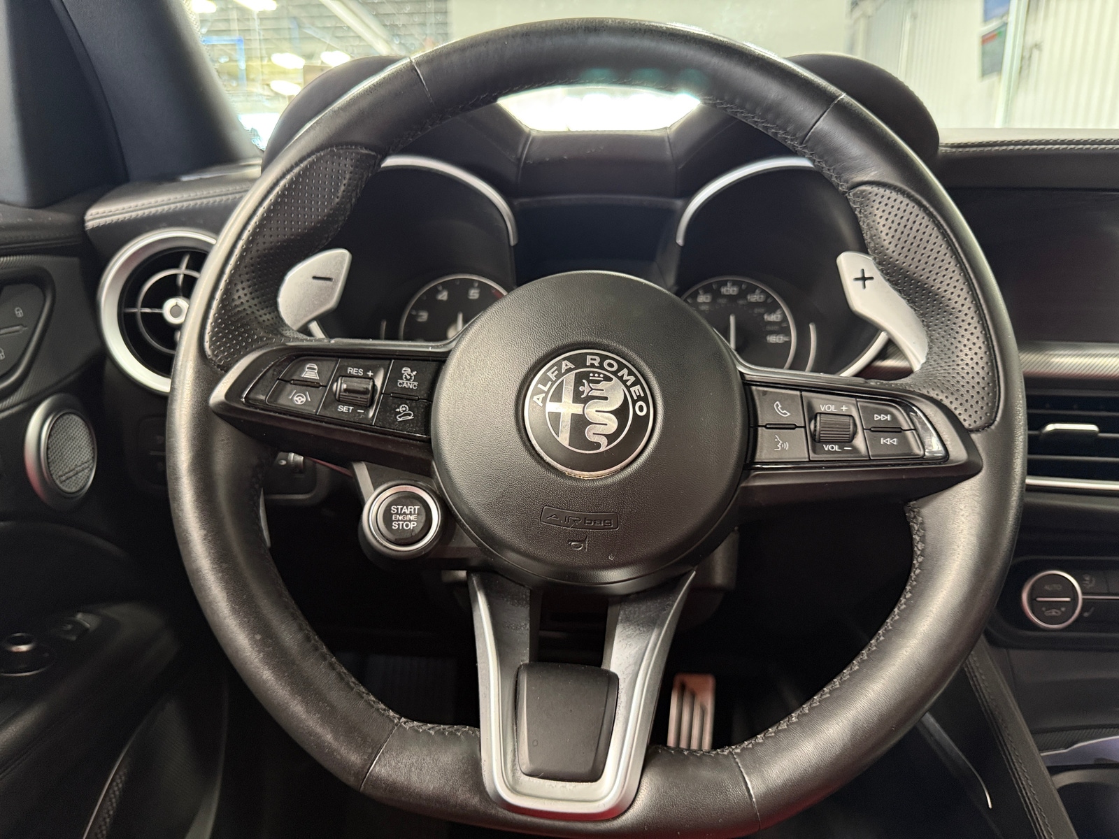 Thumbnail: 2022 Alfa Romeo Stelvio - 4