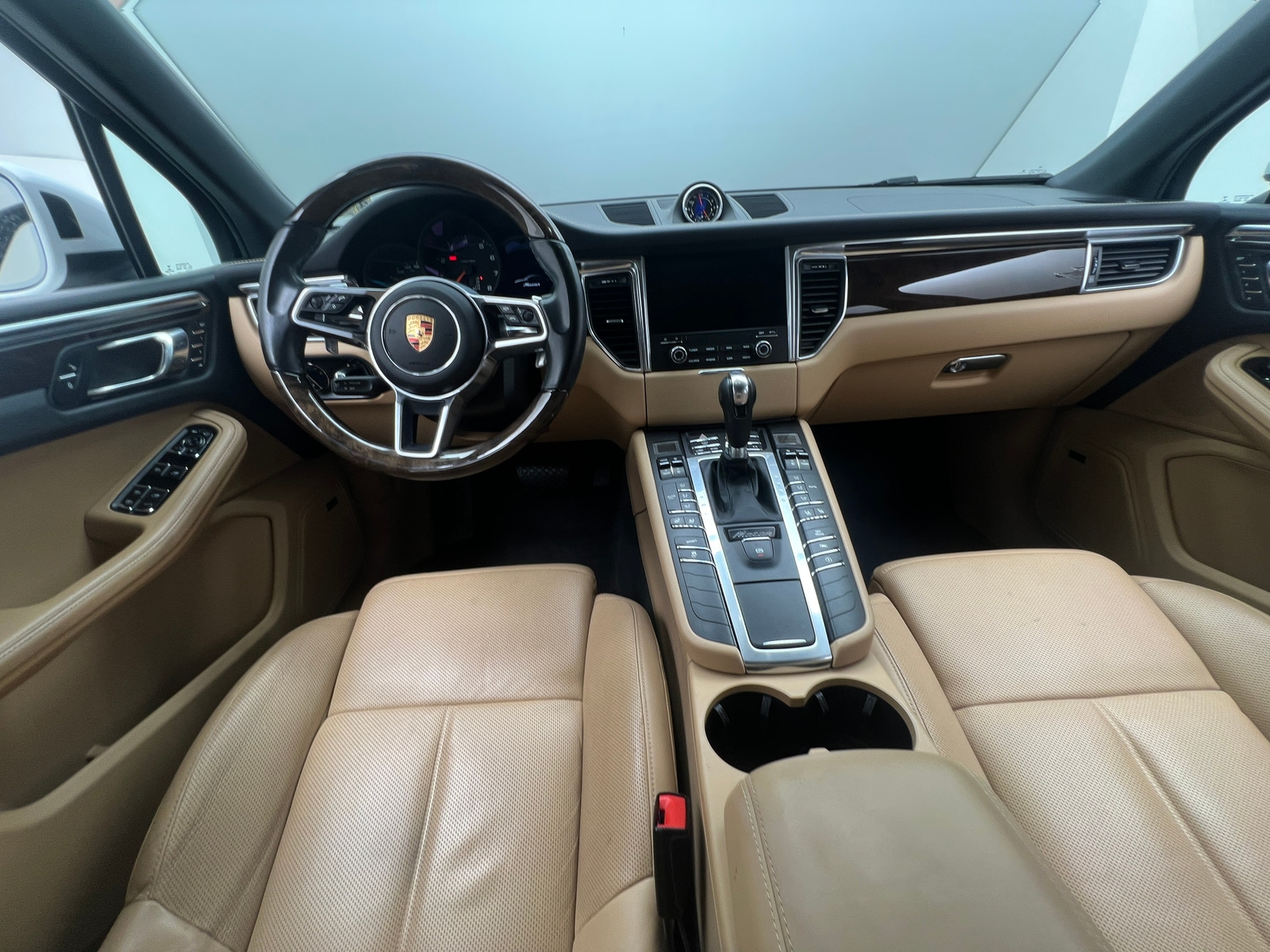 Thumbnail: 2017 Porsche Macan - 2