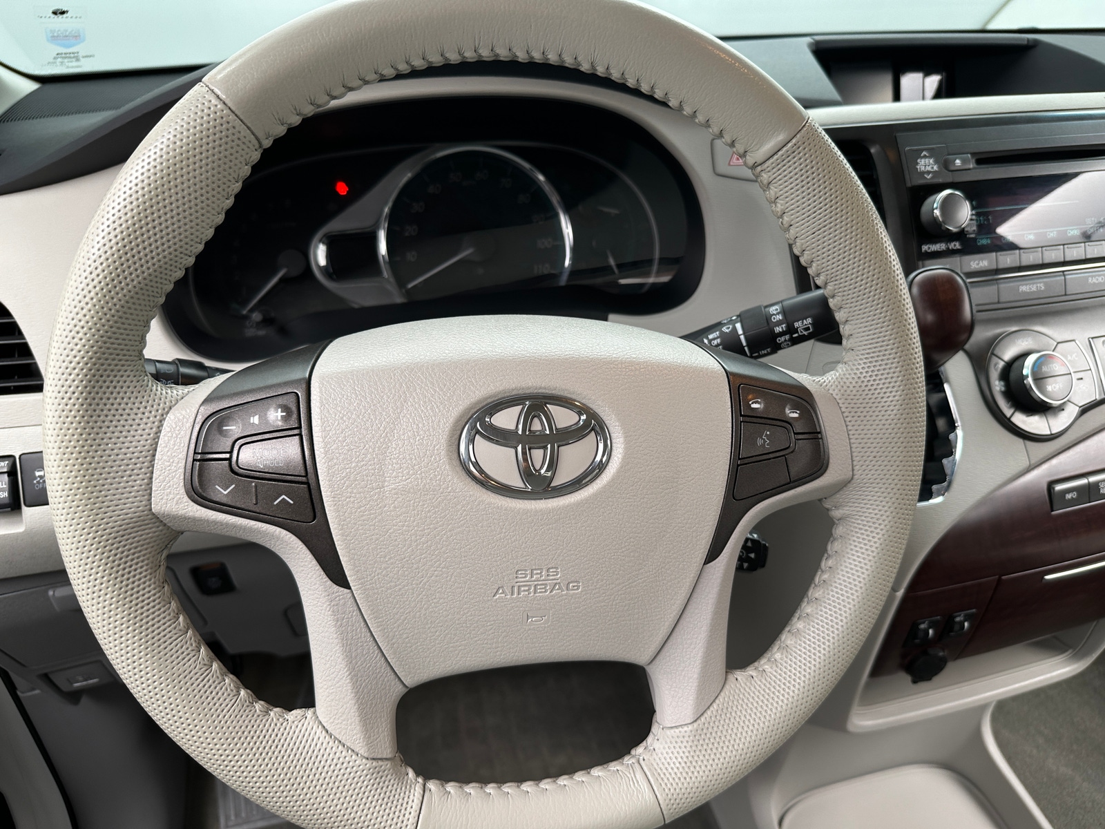 Thumbnail: 2013 Toyota Sienna - 4