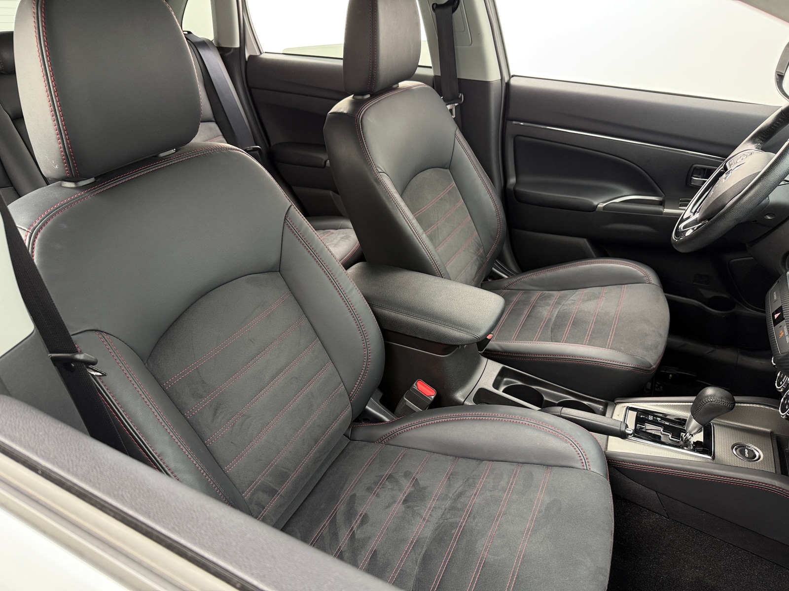 Thumbnail: 2018 Mitsubishi Outlander Sport - 2