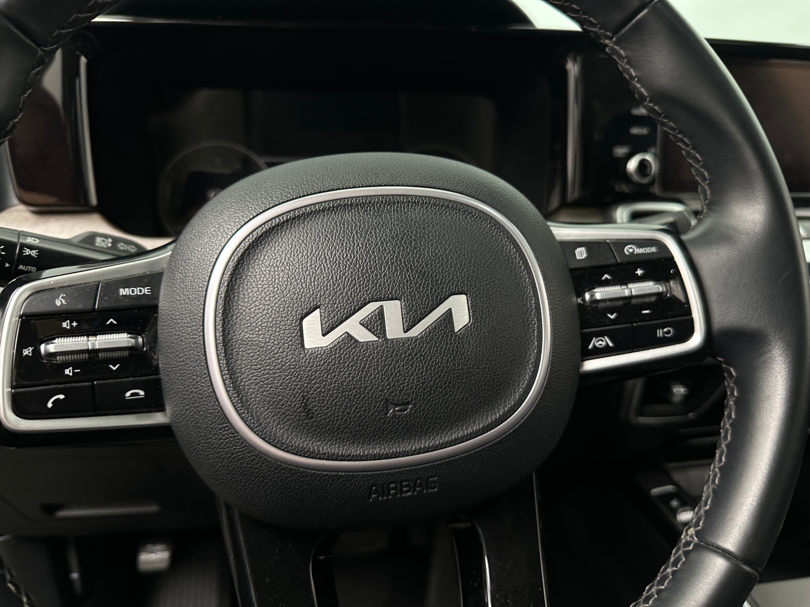 Thumbnail: 2022 Kia Sorento - 4