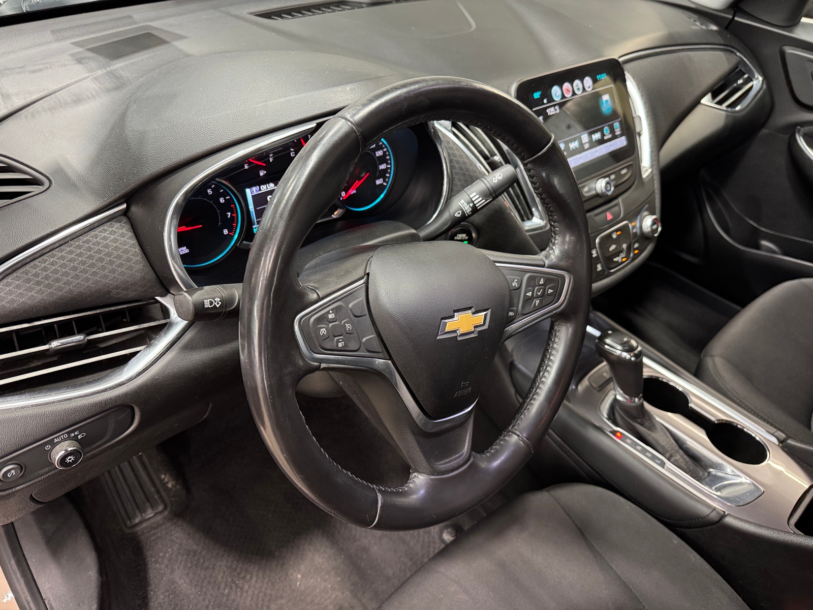 Thumbnail: 2018 Chevrolet Malibu - 3