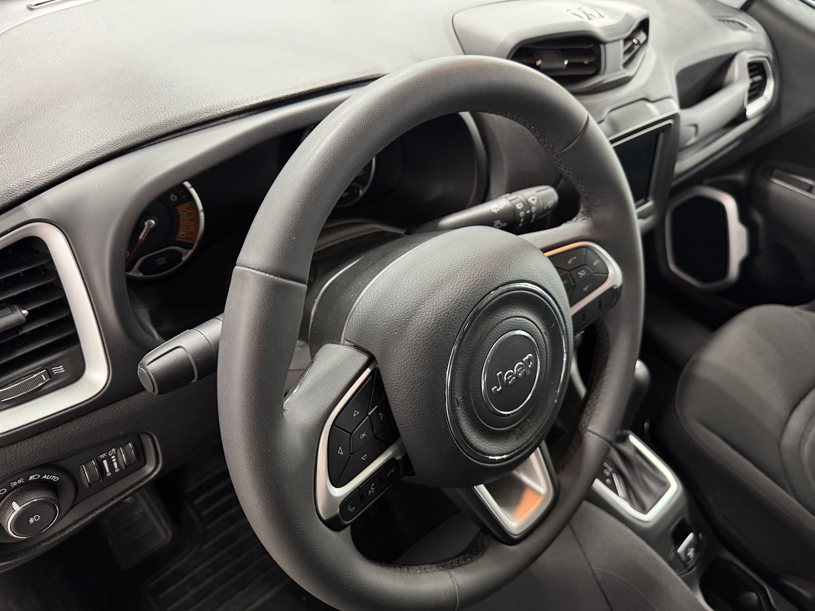 Thumbnail: 2021 Jeep Renegade - 3