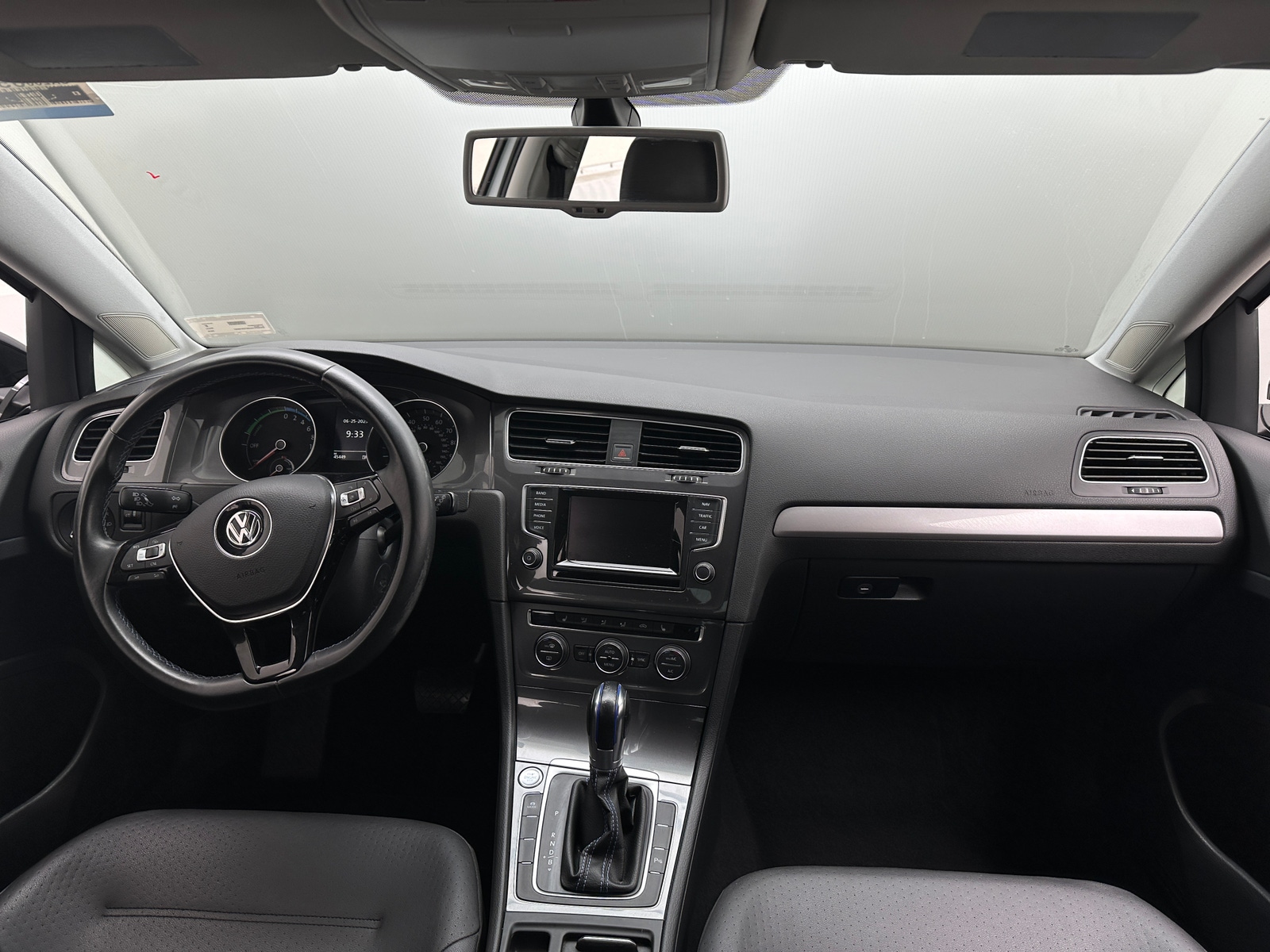 Thumbnail: 2015 Volkswagen e-Golf - 2