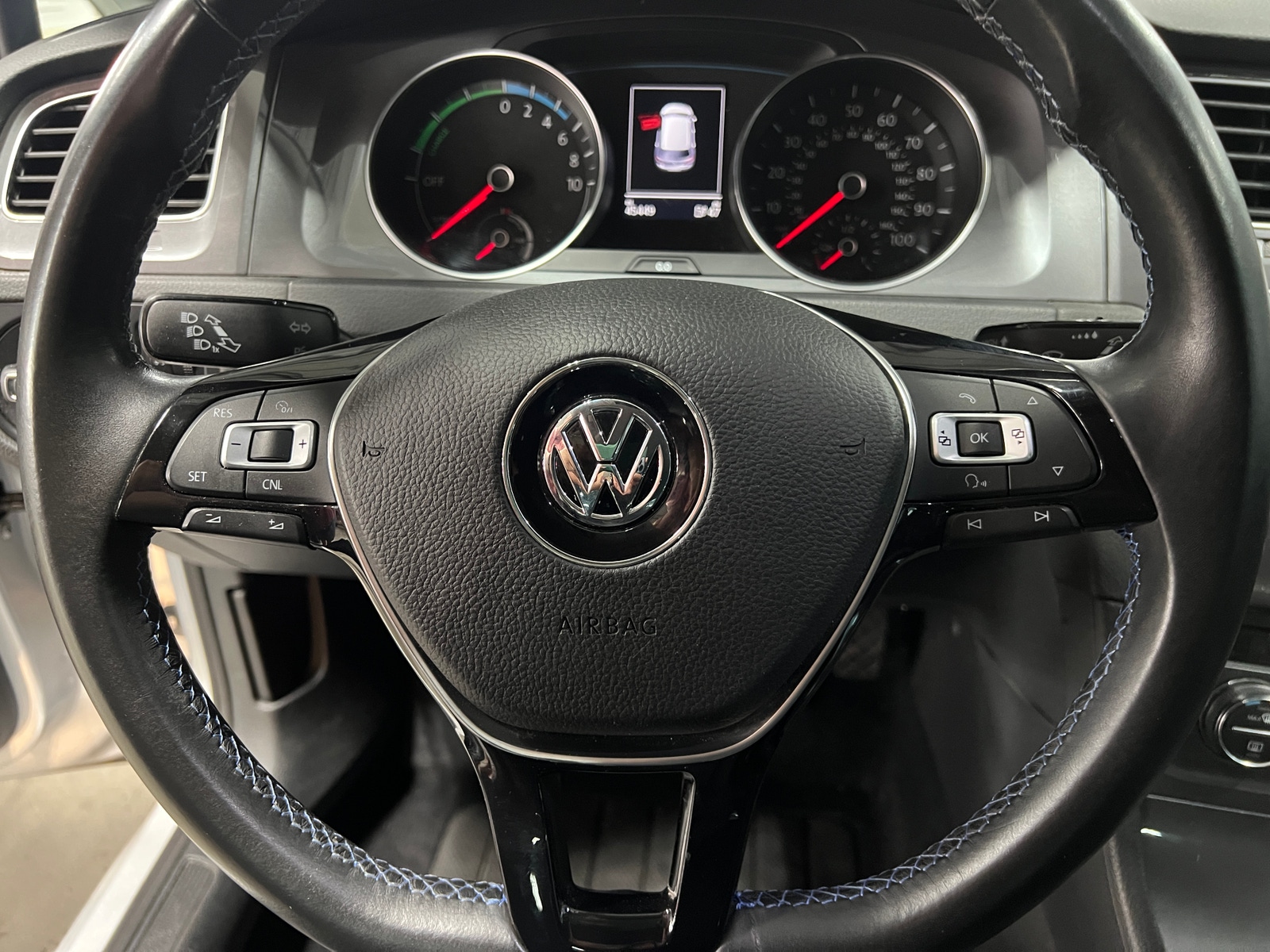Thumbnail: 2015 Volkswagen e-Golf - 4