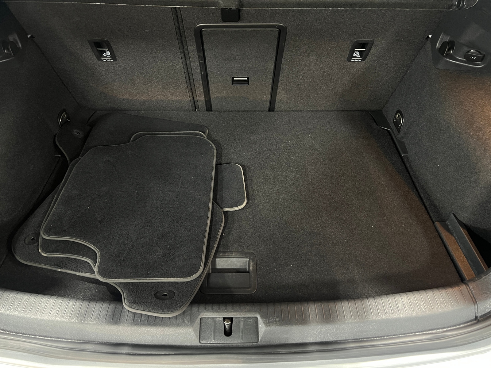 Thumbnail: 2015 Volkswagen e-Golf - 6
