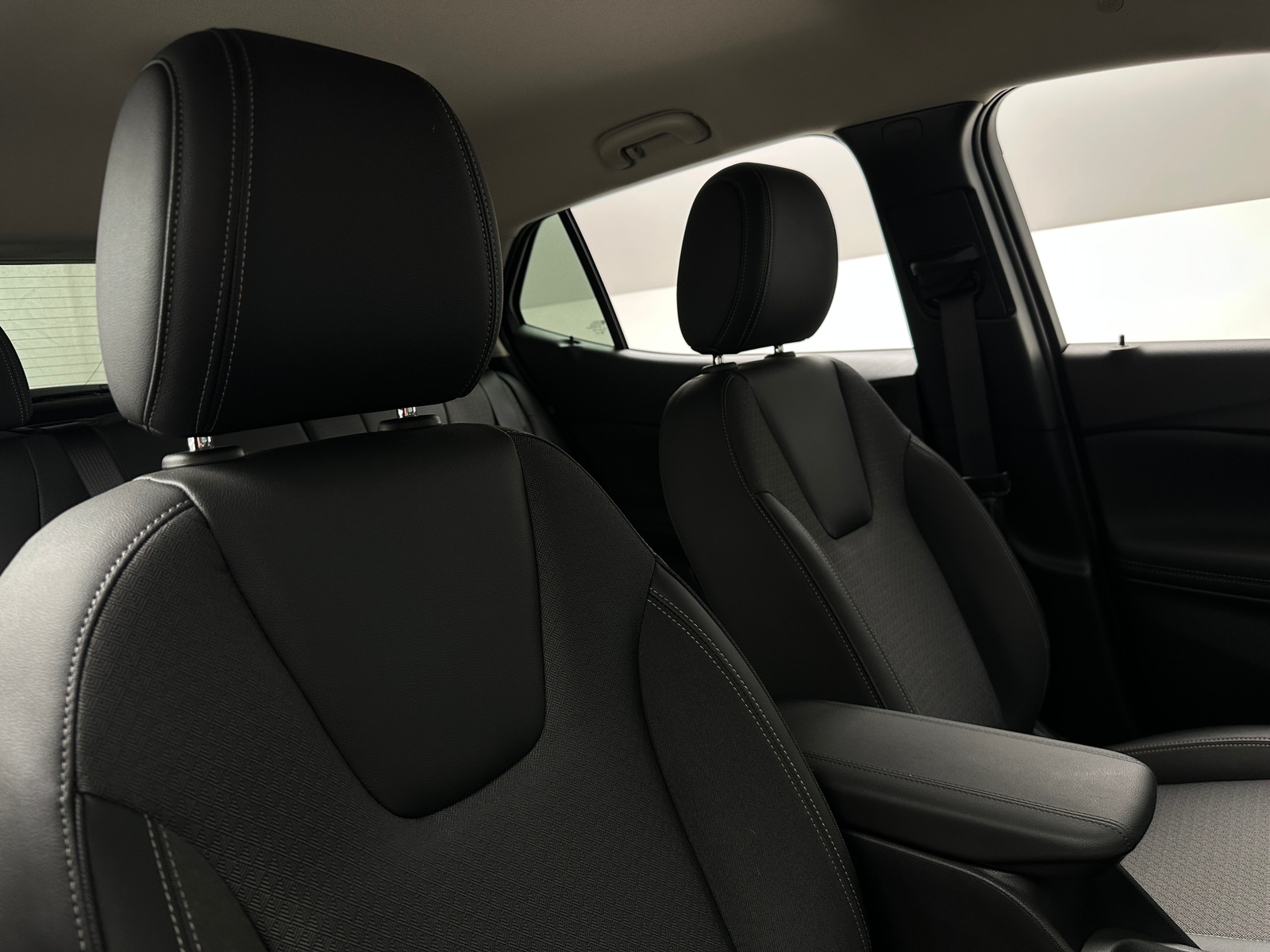 Thumbnail: 2023 Buick Encore GX - 2
