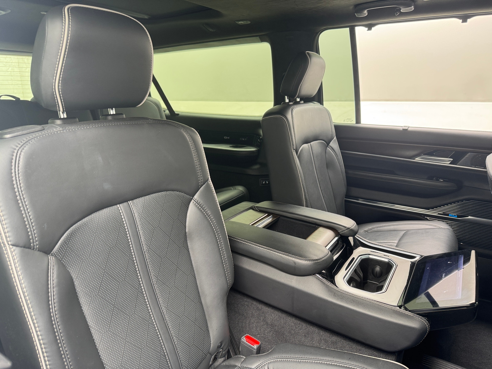 Thumbnail: 2023 Jeep Grand Wagoneer L - 5