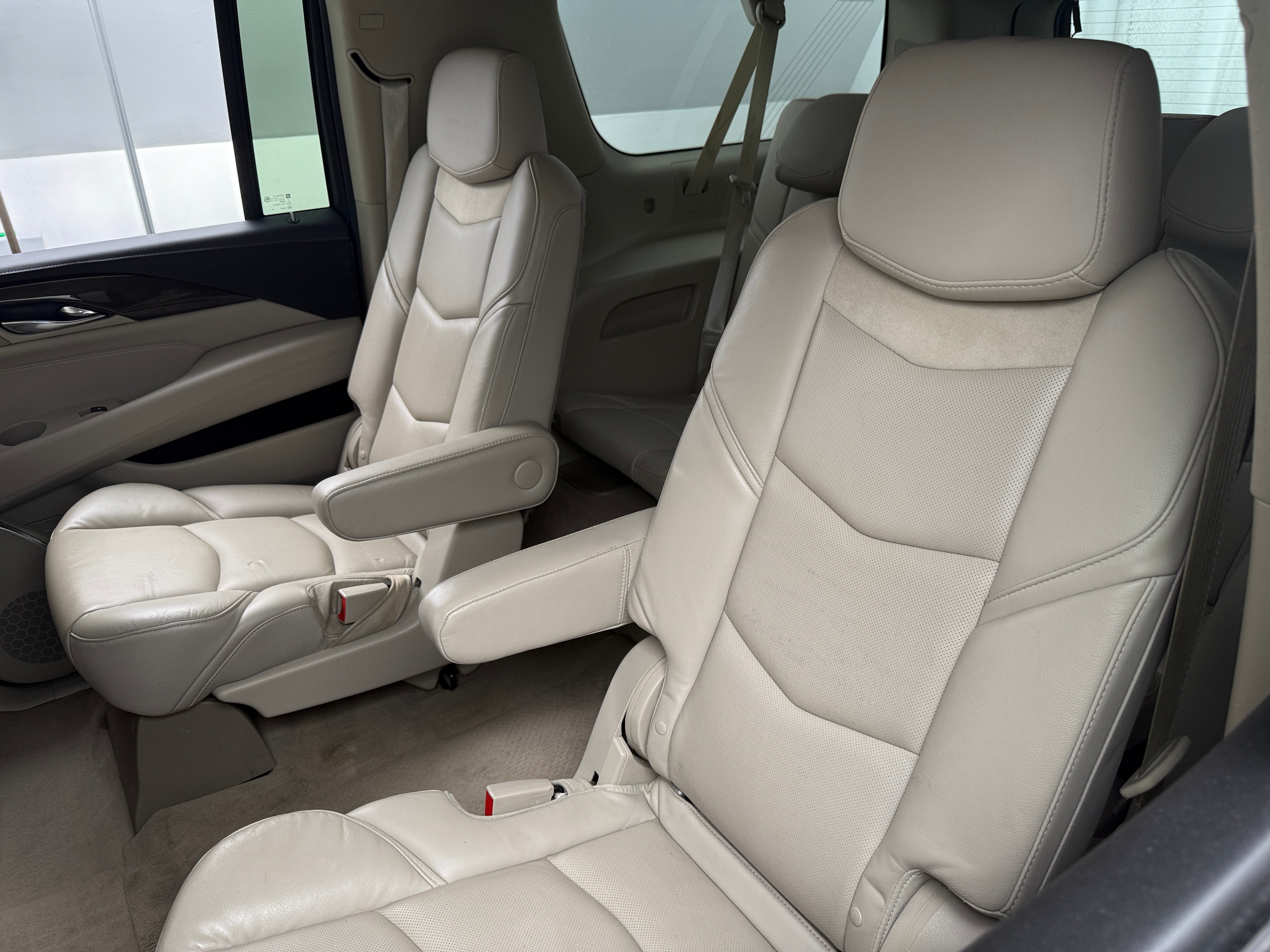 Image 3 of 2020 Cadillac Escalade ESV Luxury