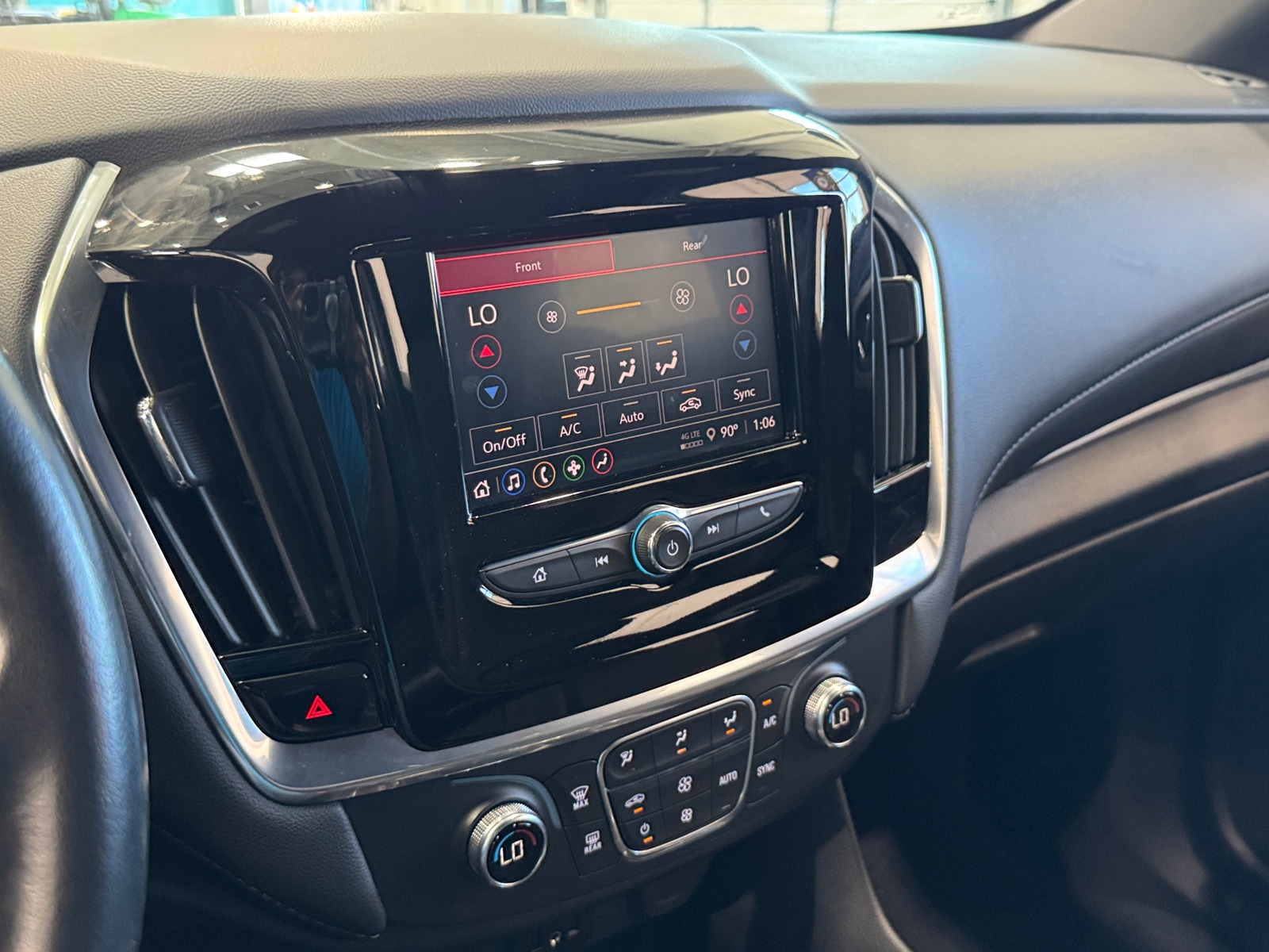 Thumbnail: 2022 Chevrolet Traverse - 4