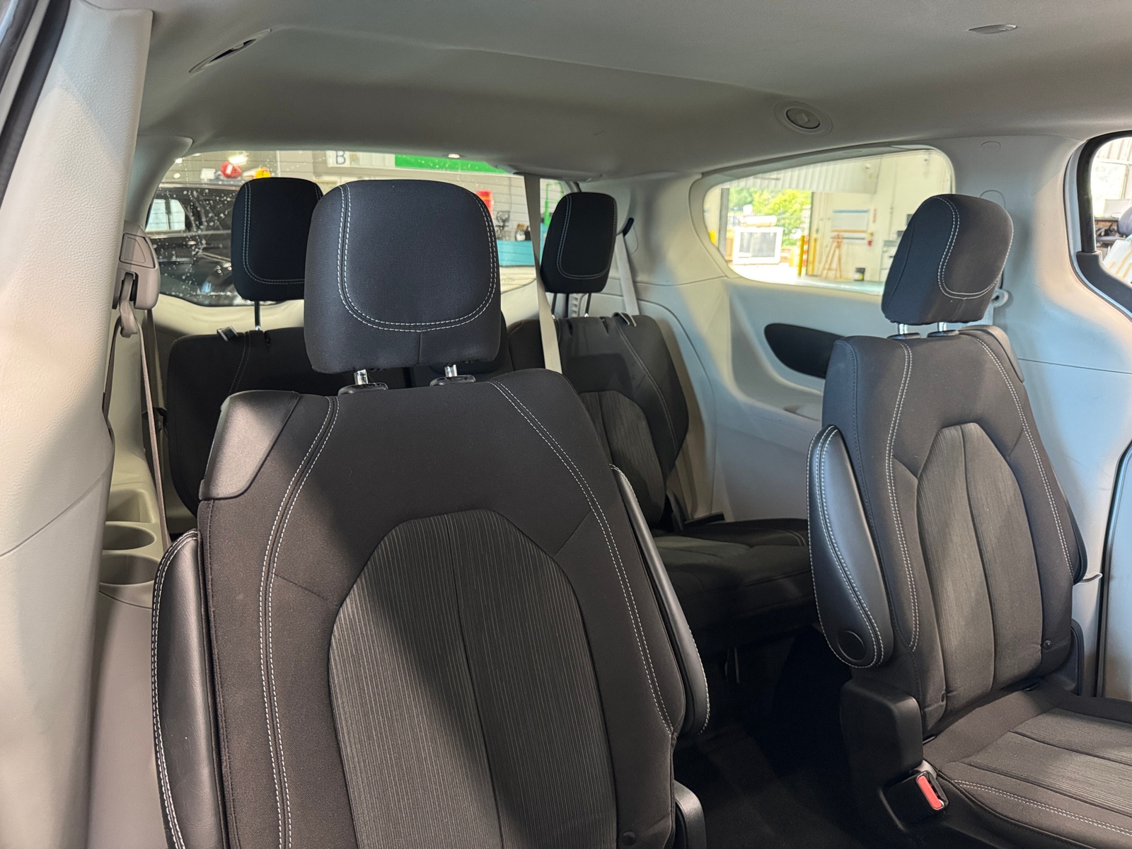 Thumbnail: 2022 Chrysler Voyager - 6
