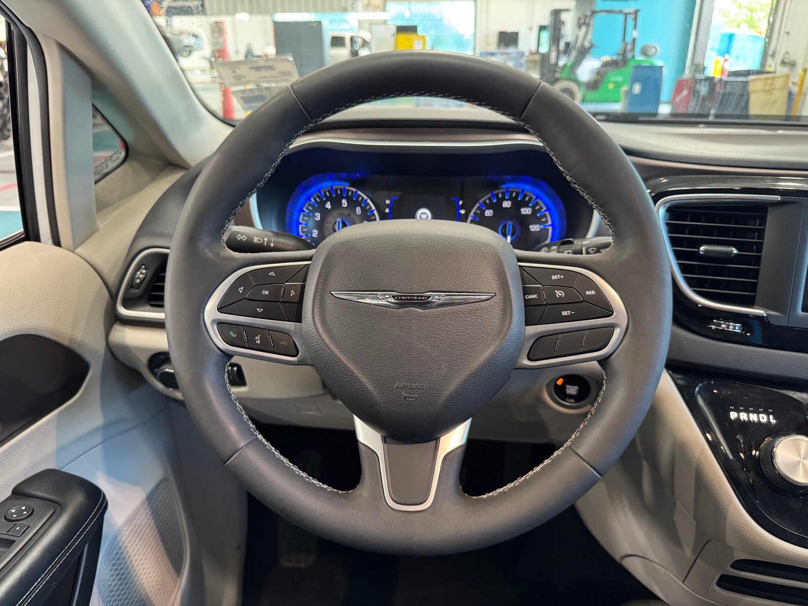 Thumbnail: 2022 Chrysler Voyager - 5