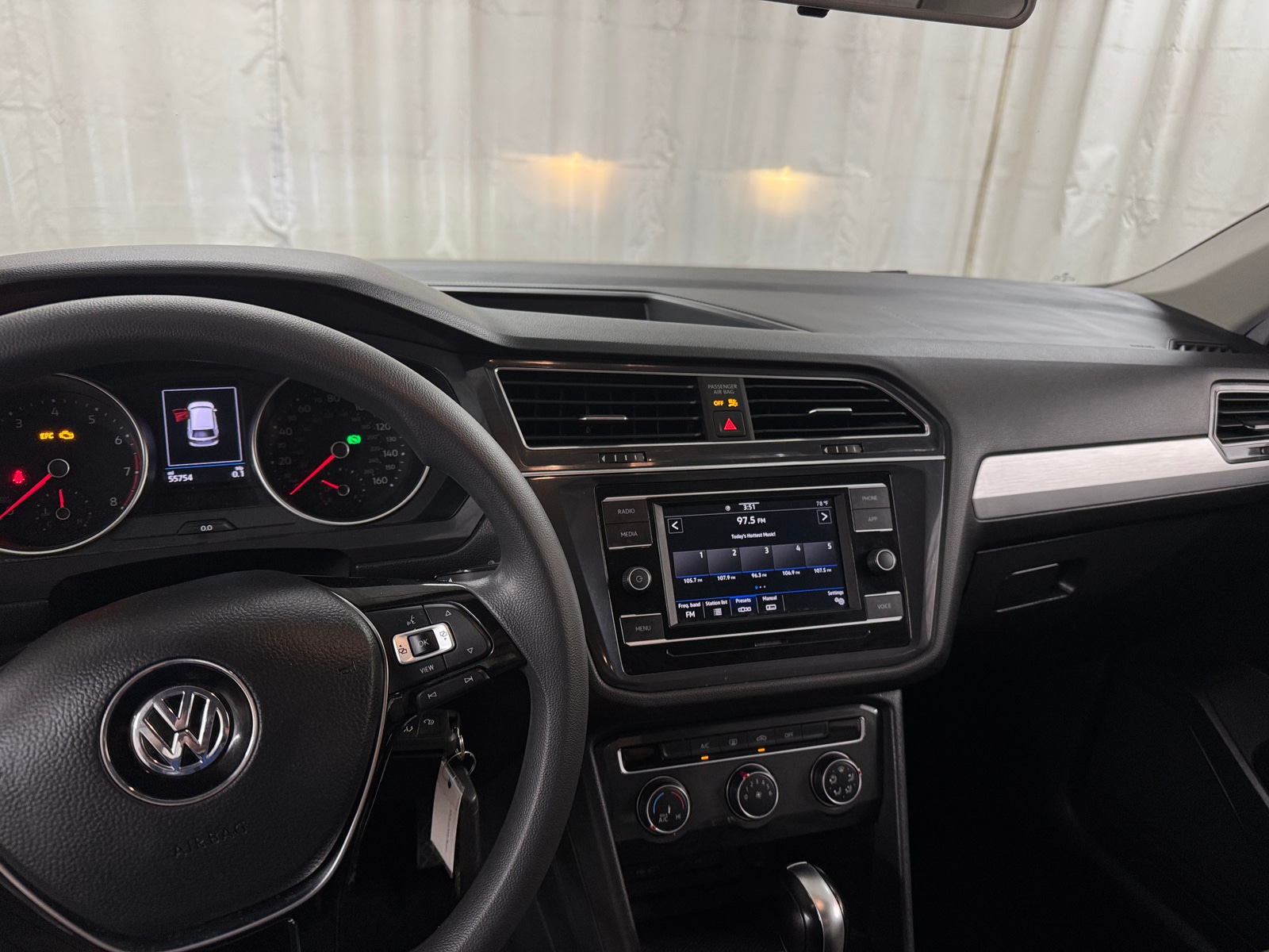 Thumbnail: 2020 Volkswagen Tiguan - 3