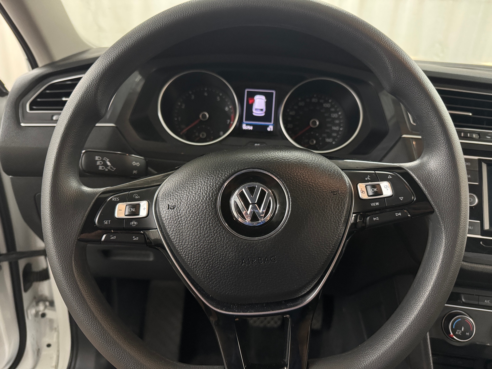 Thumbnail: 2020 Volkswagen Tiguan - 5