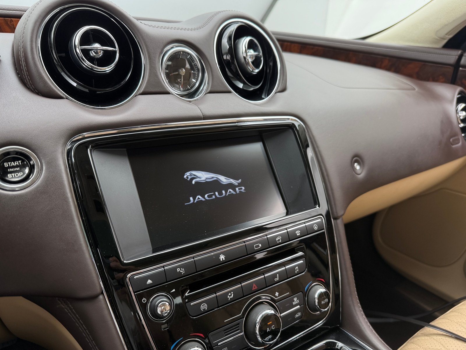 Thumbnail: 2016 Jaguar XJ - 3