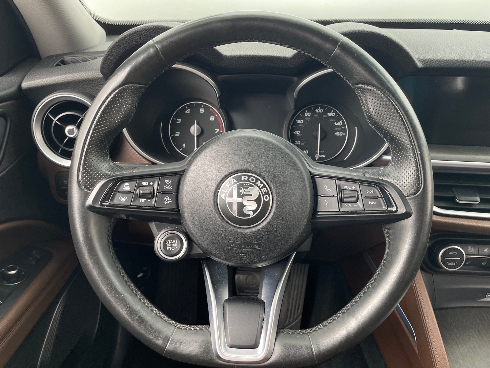 Thumbnail: 2021 Alfa Romeo Stelvio - 4