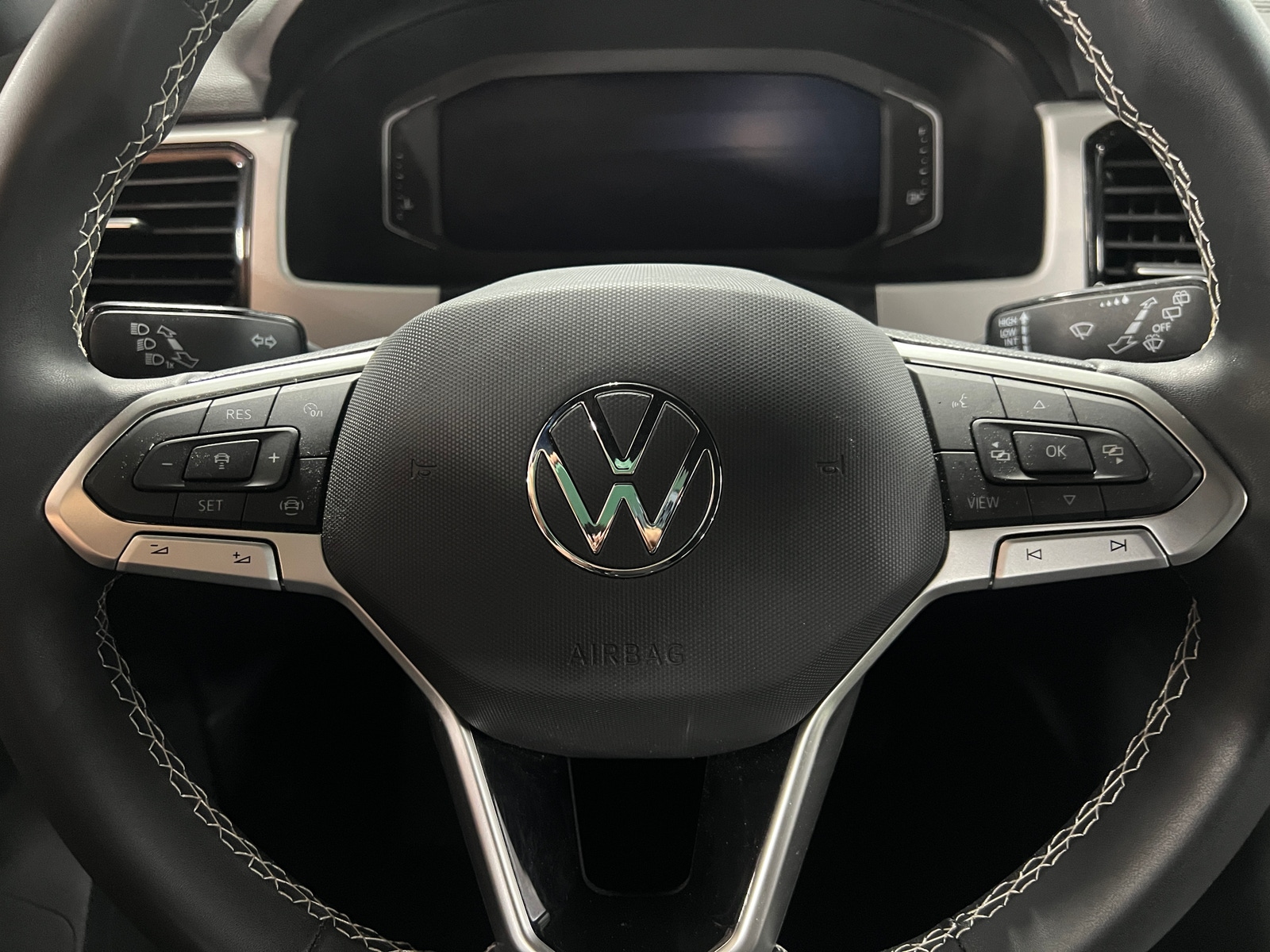 Thumbnail: 2022 Volkswagen Atlas - 4