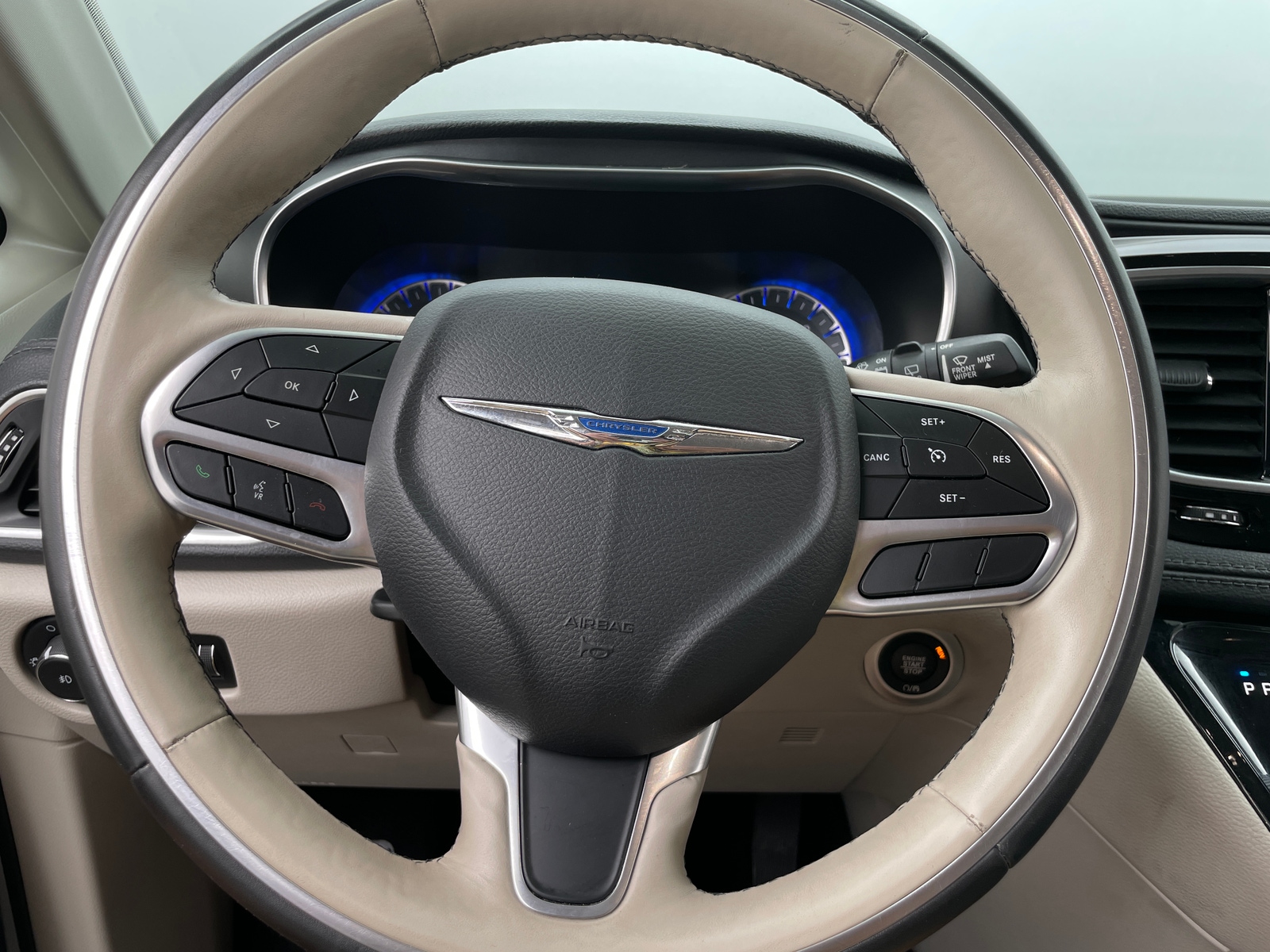 Thumbnail: 2020 Chrysler Pacifica - 4